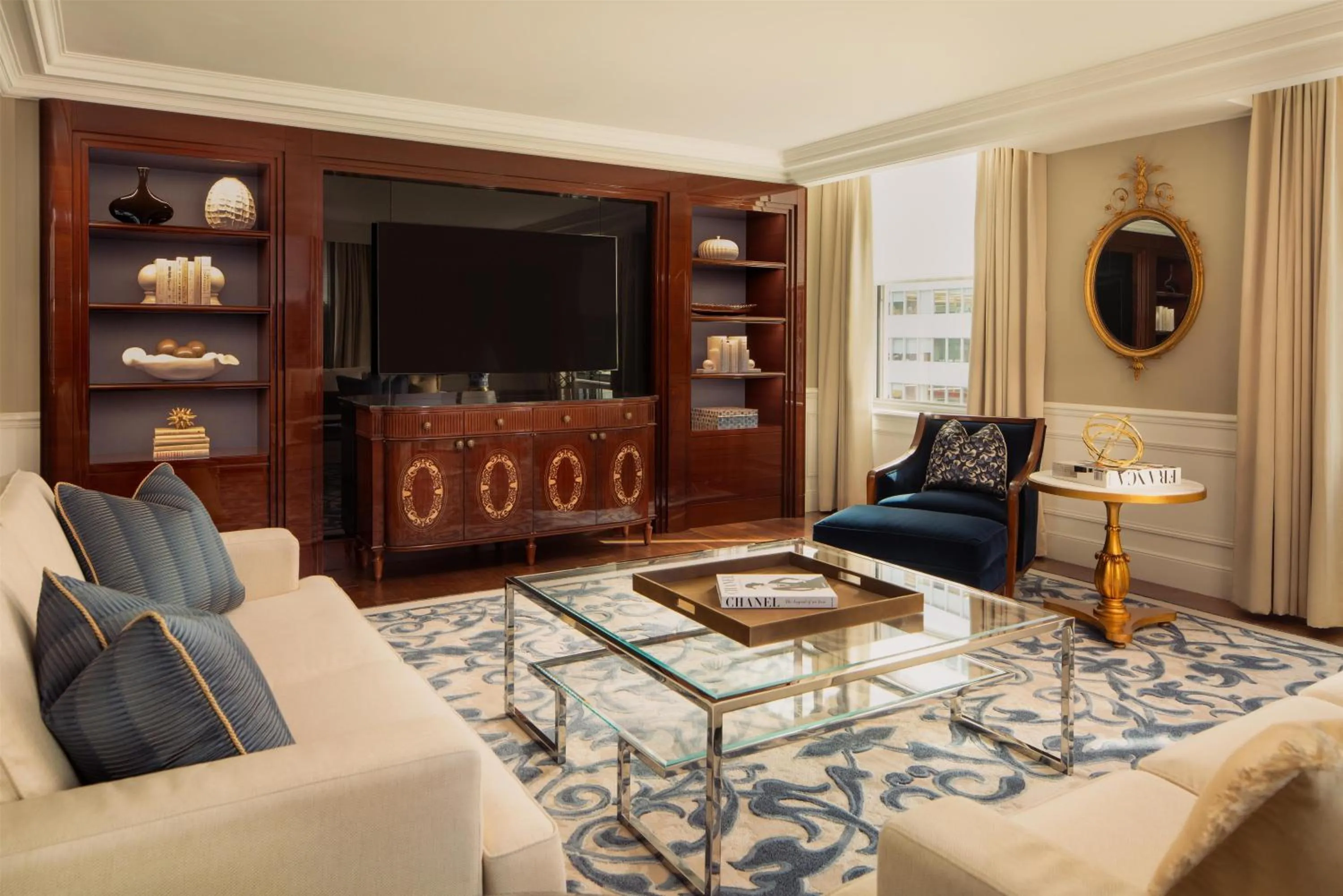 Photo of the whole room in Waldorf Astoria New York