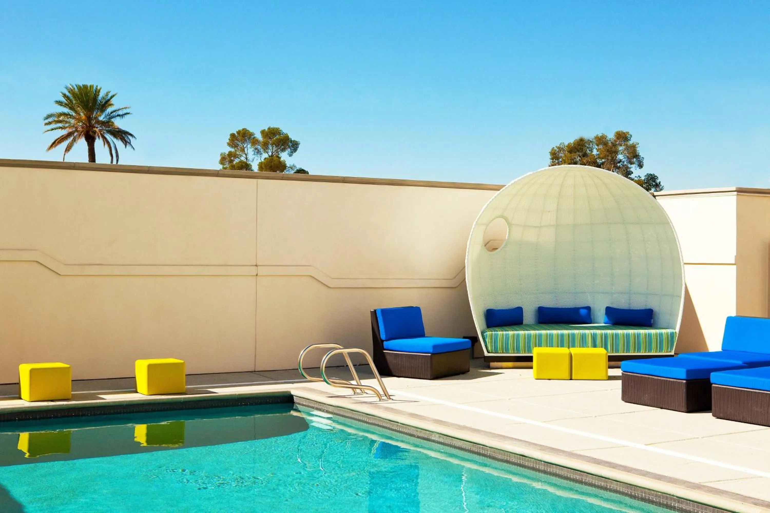 Swimming pool in Aloft Tucson University