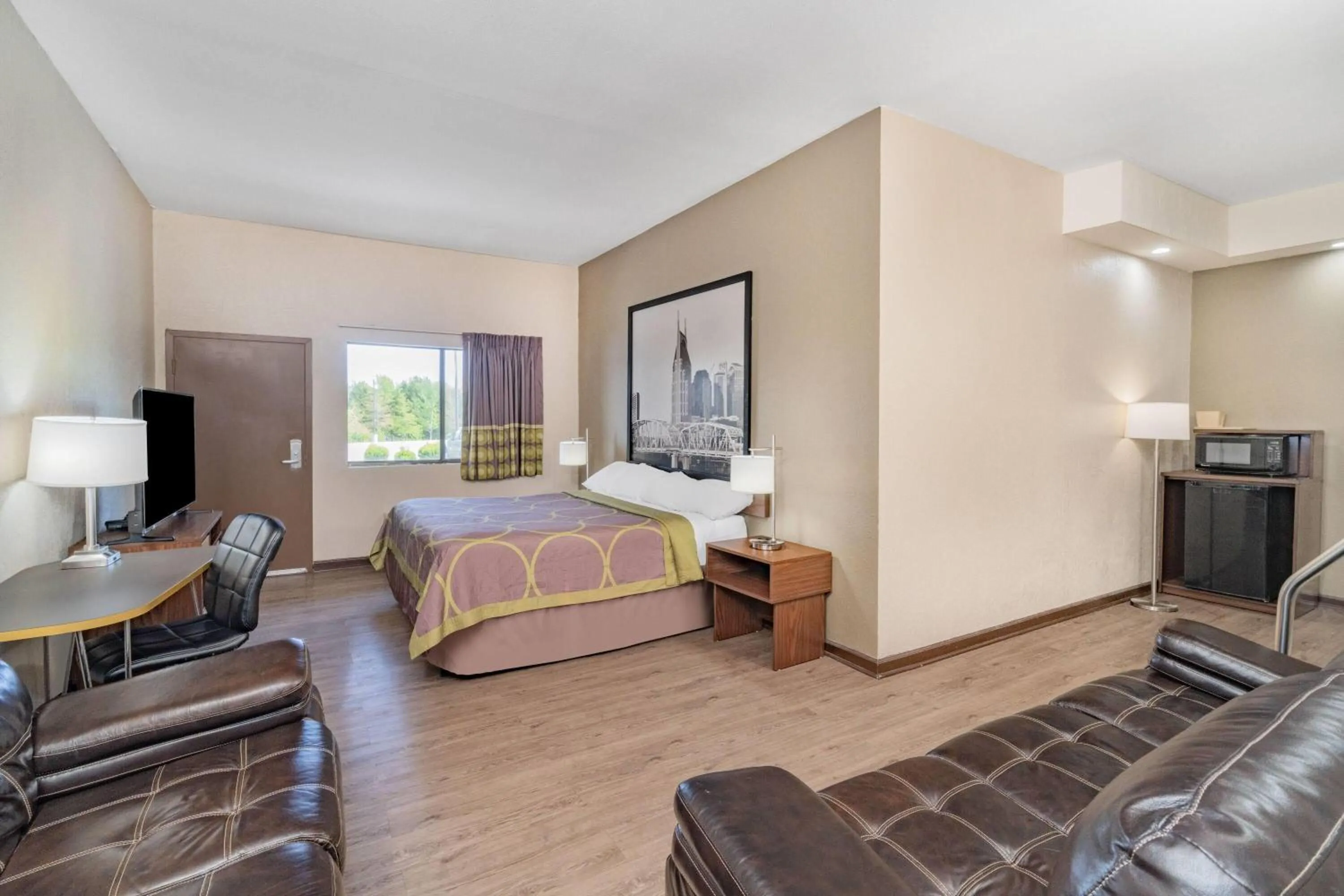 Photo of the whole room, Bed in Super 8 by Wyndham Columbia