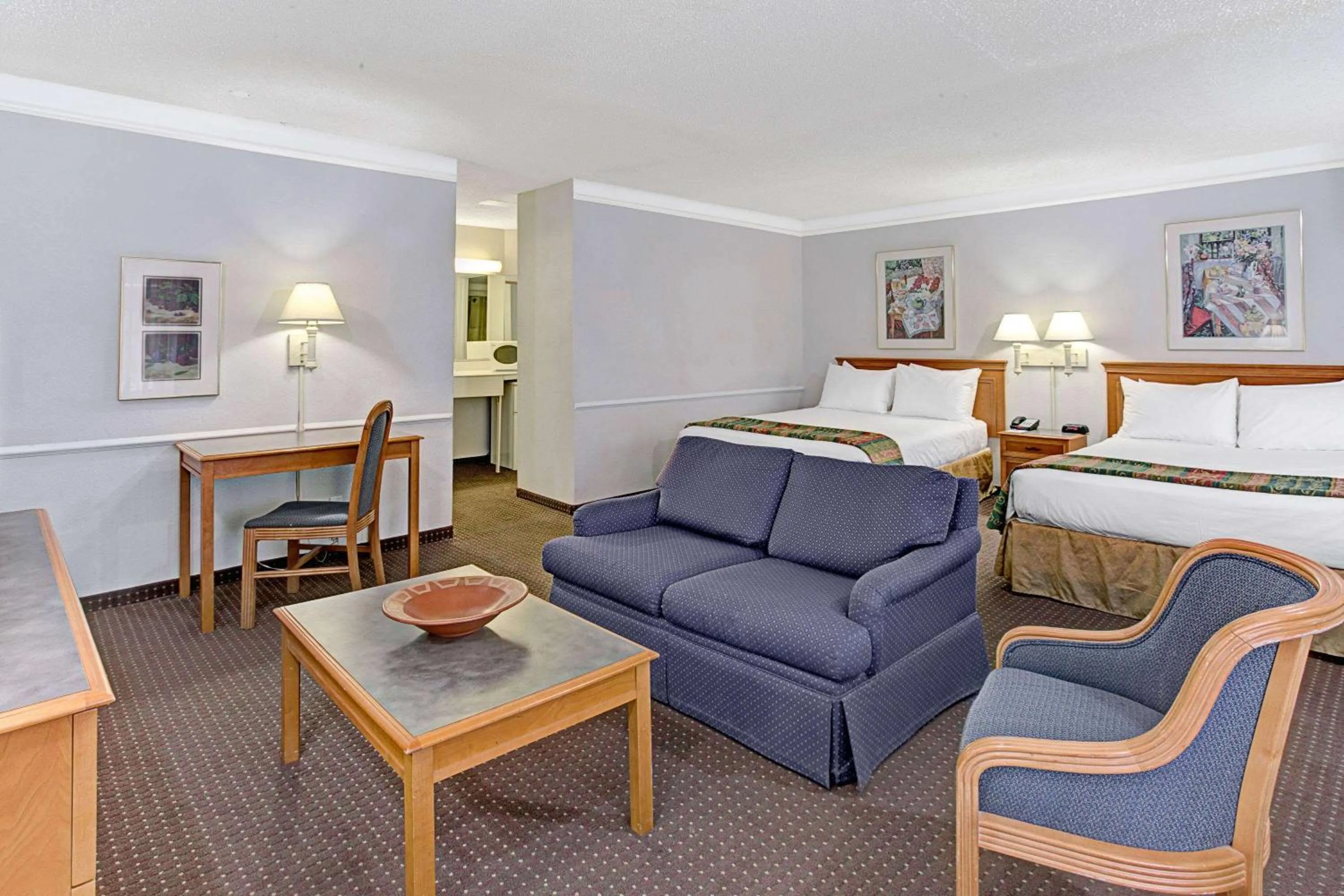 Photo of the whole room, Bed in Days Inn by Wyndham Tucson City Center