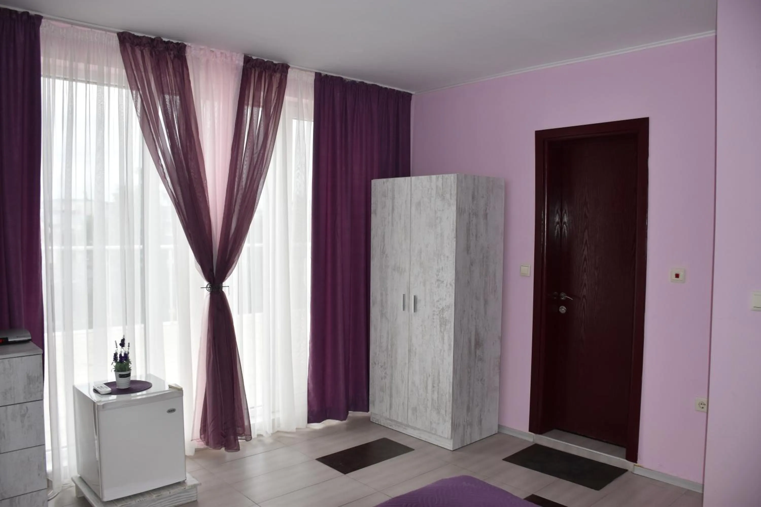 Photo of the whole room in Hotel Sea Star Приморско