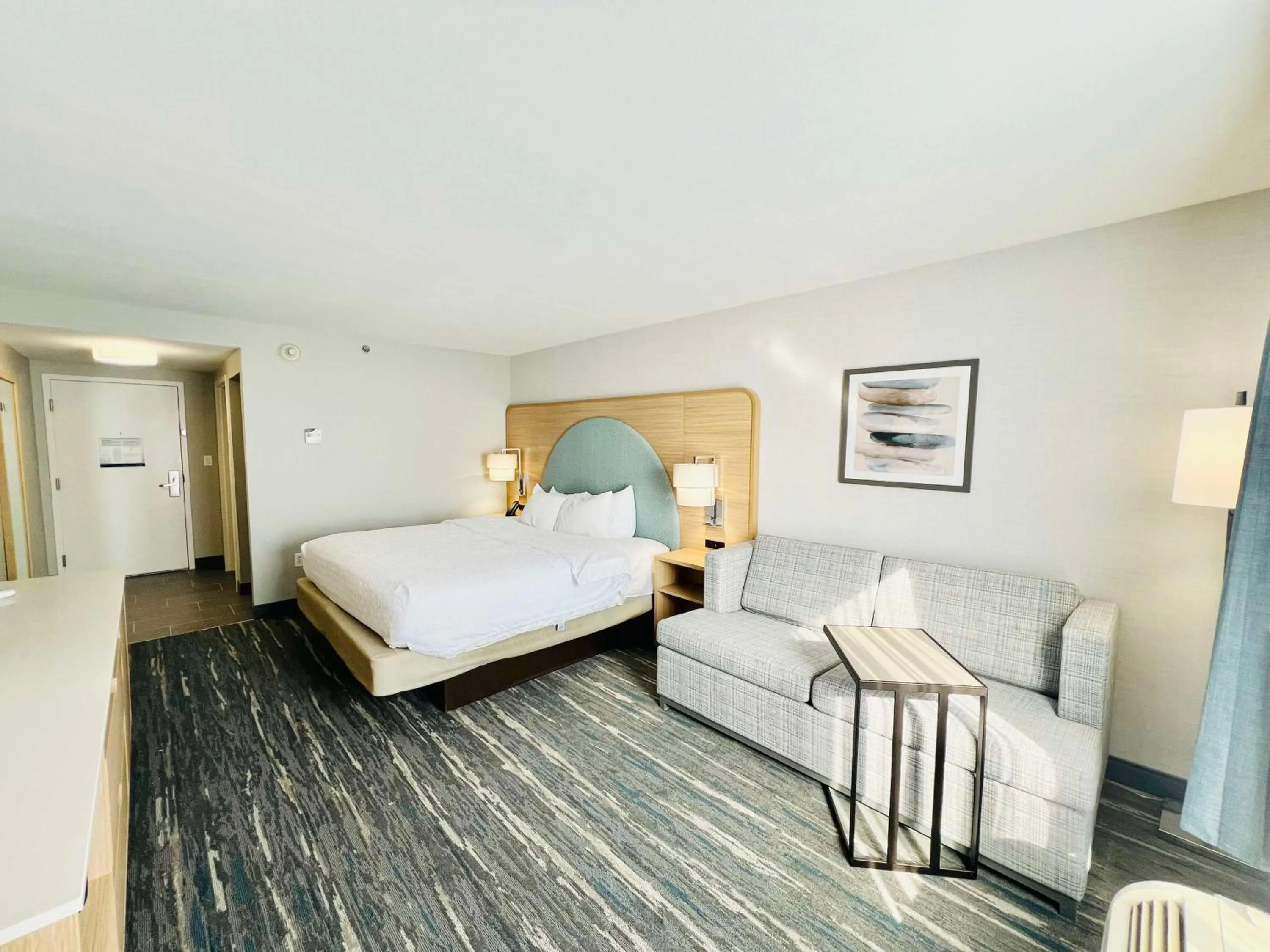 Living room, Bed in Hampton Inn Stony Creek