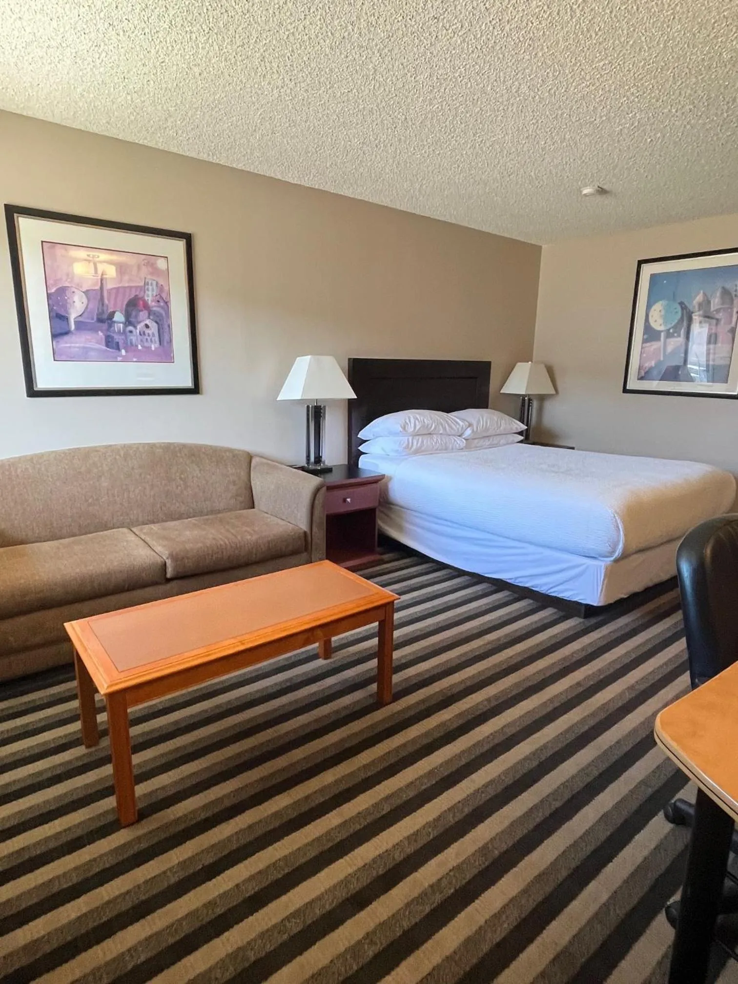Living room, Bed in Royal Hotel Lloydminster
