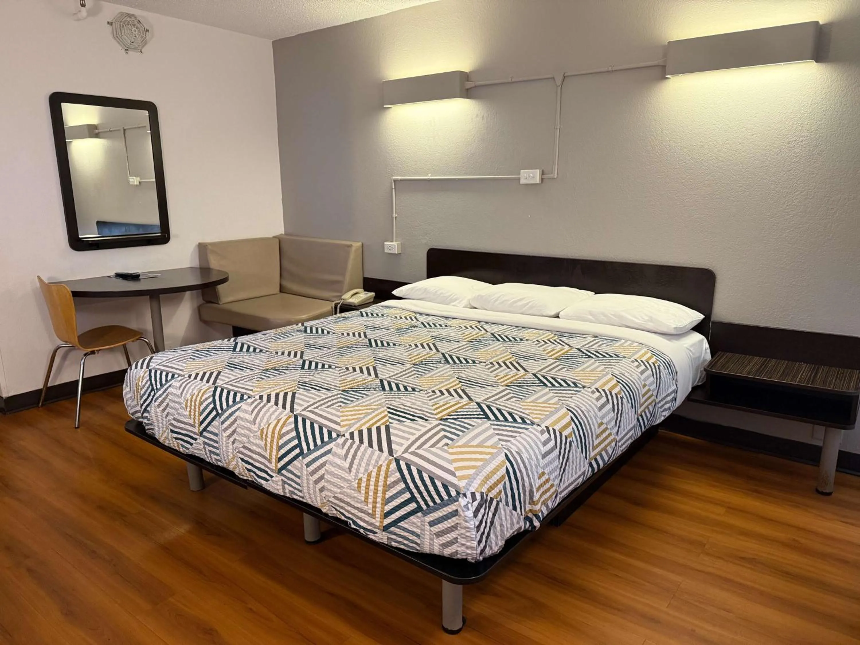 Bedroom, Bed in Motel 6-Joliet, IL - I-80