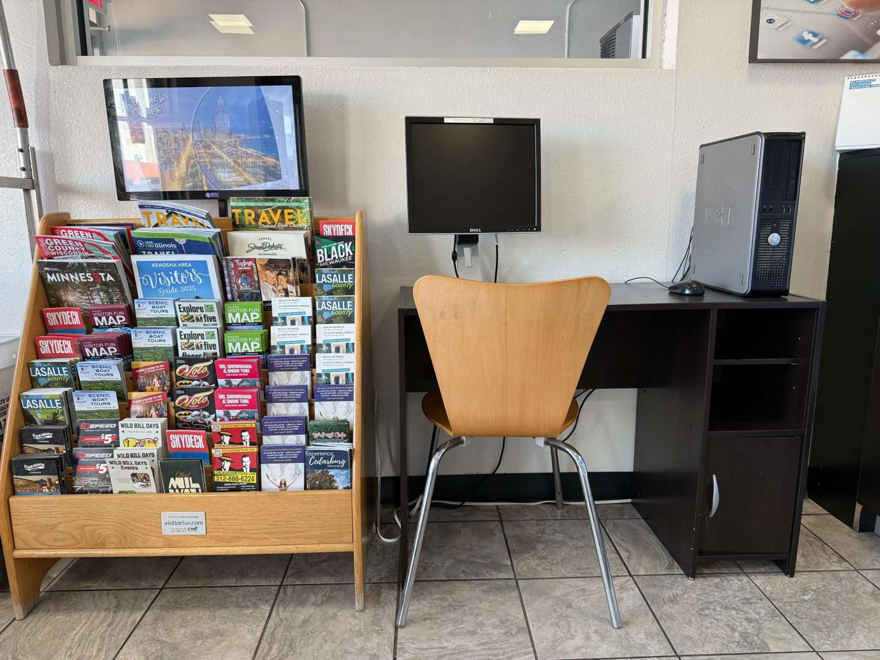 Lobby or reception in Motel 6-Joliet, IL - I-80