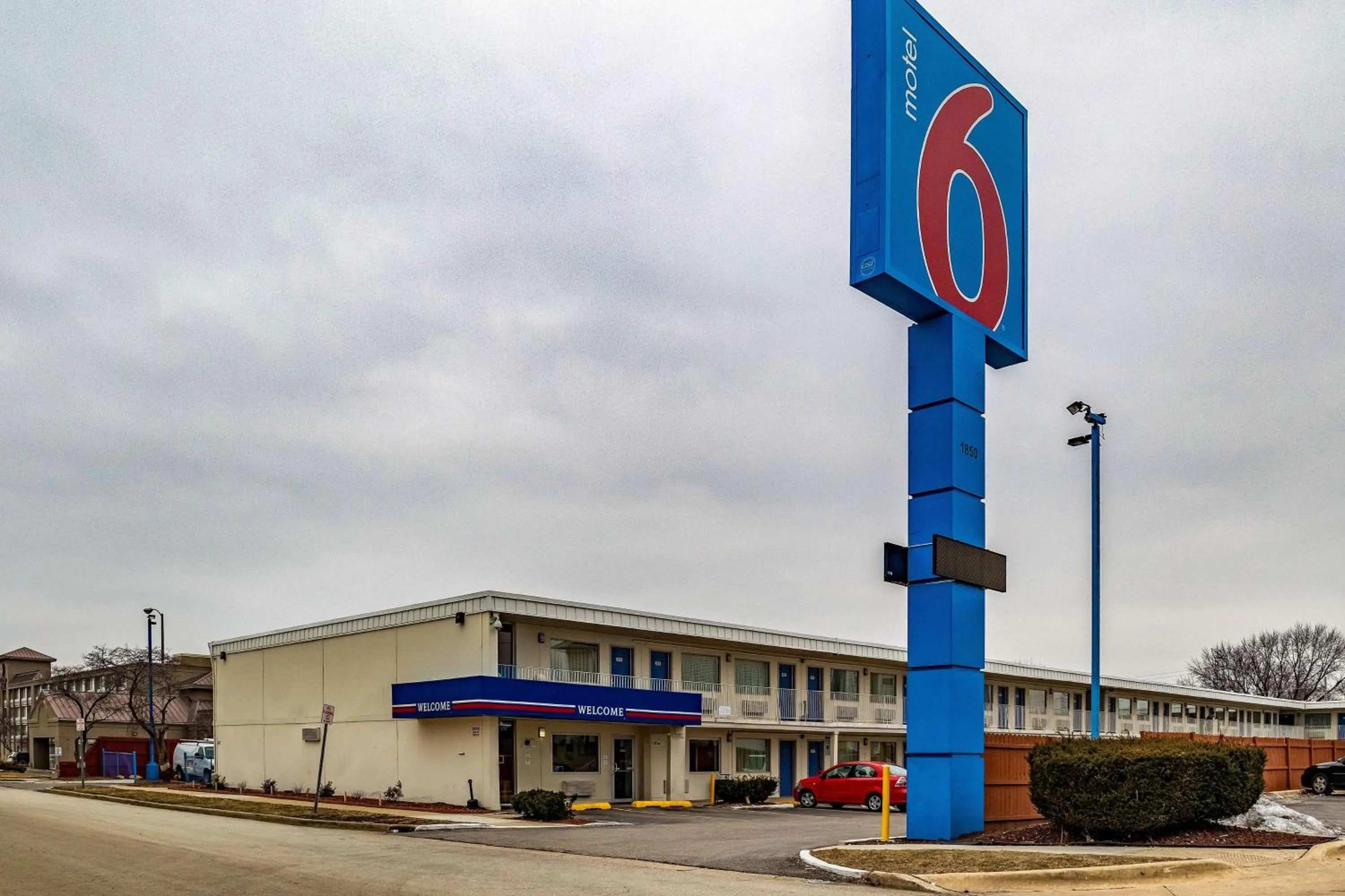 Property building in Motel 6-Joliet, IL - I-80