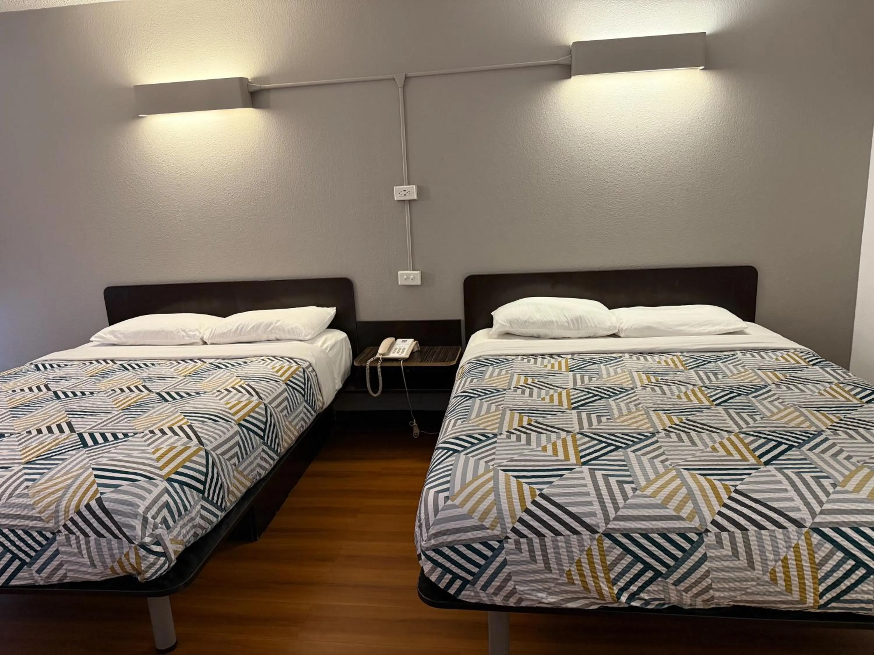 Bedroom, Bed in Motel 6-Joliet, IL - I-80