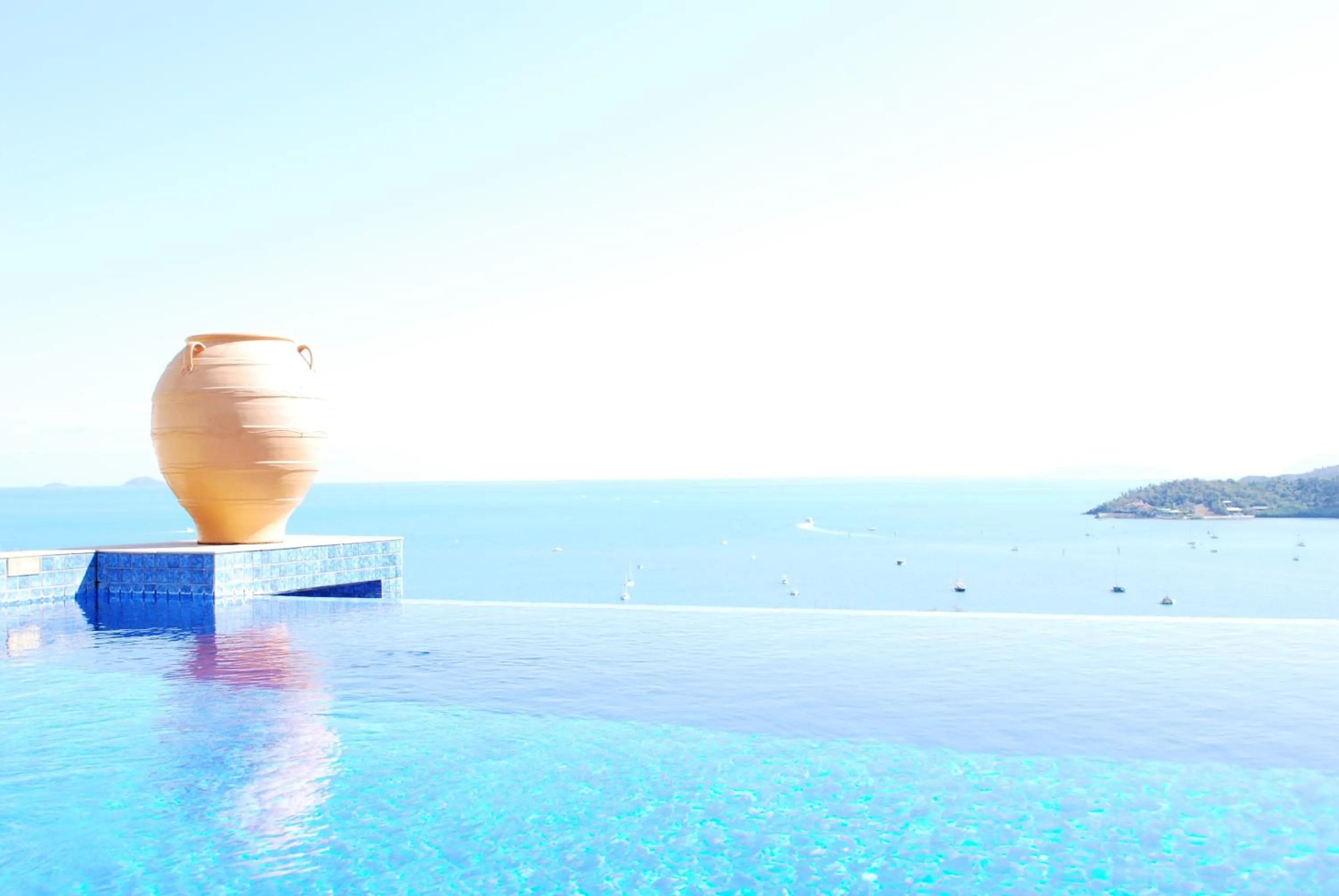 Swimming pool in Pinnacles