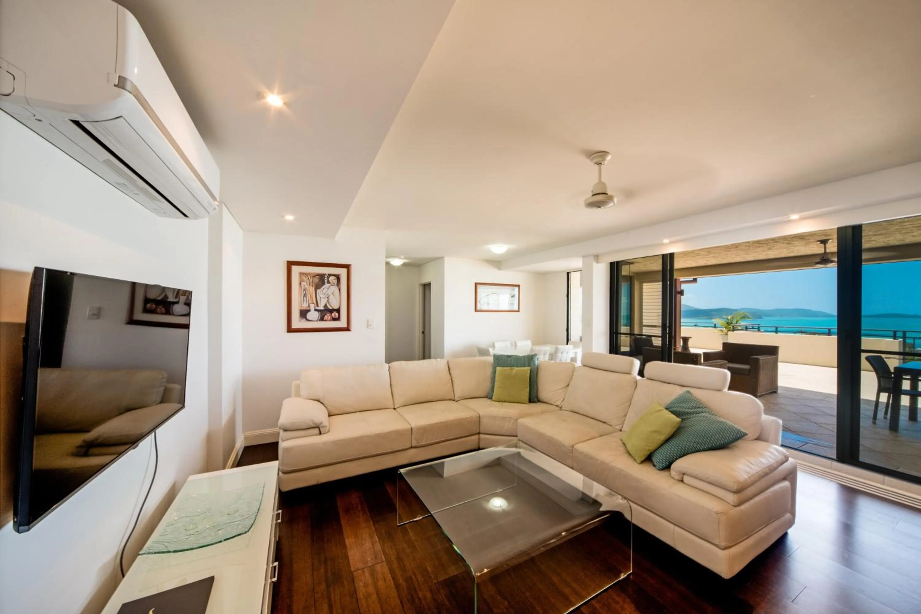 Living room in Pinnacles