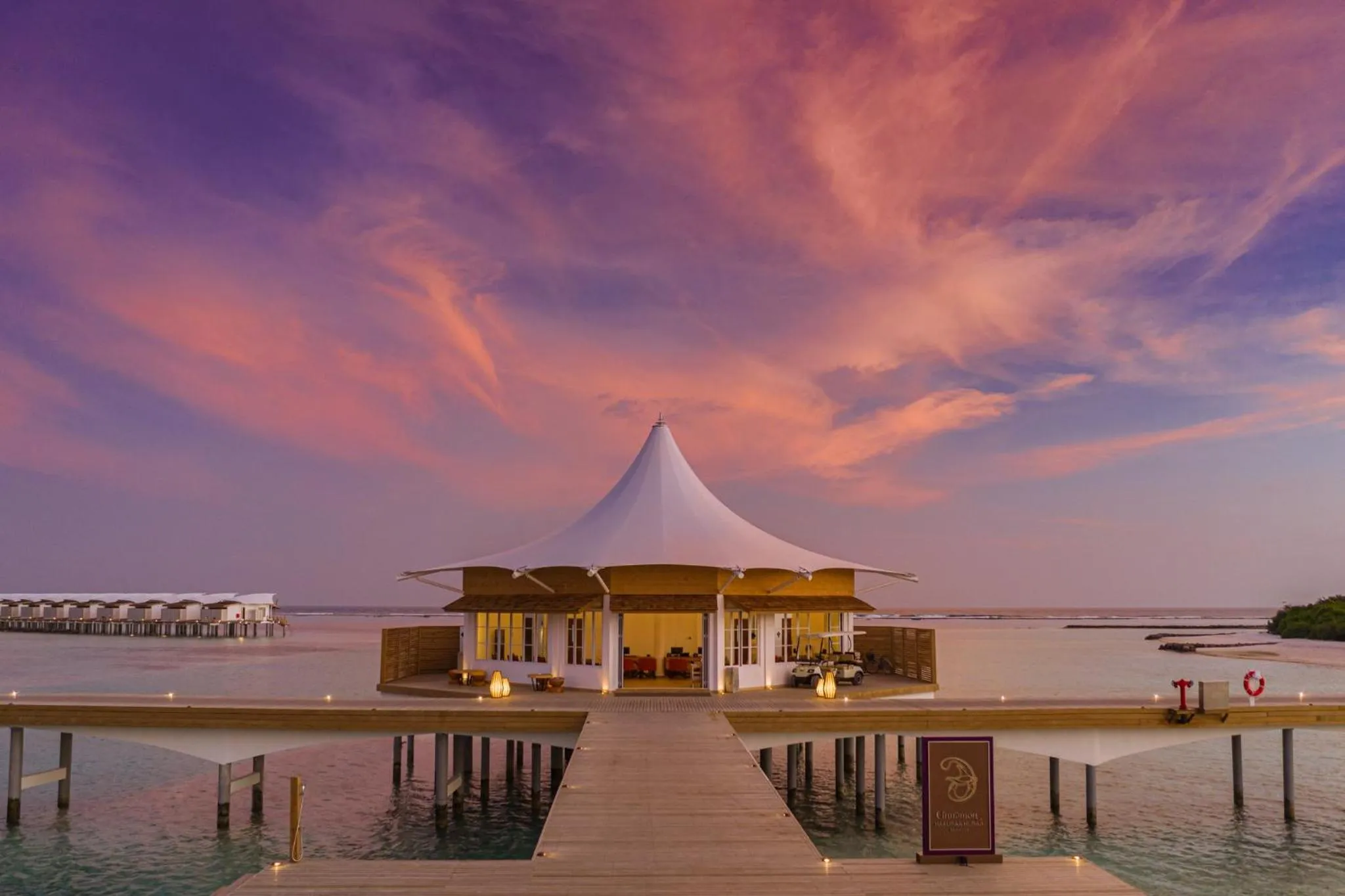 Lobby or reception in Cinnamon Hakuraa Huraa Maldives - Adults-Only