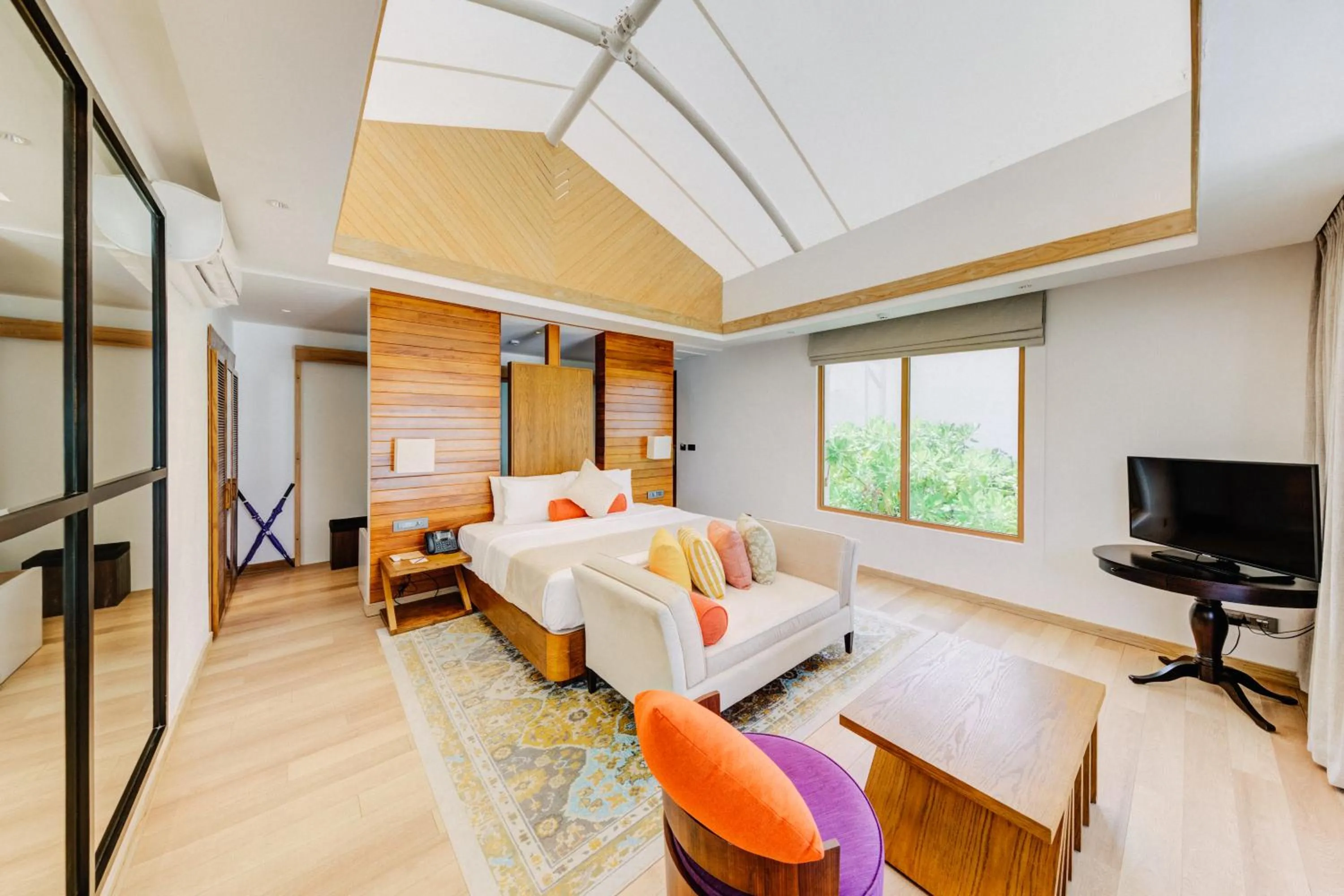 Communal lounge/ TV room, Bed in Cinnamon Hakuraa Huraa Maldives - Adults-Only