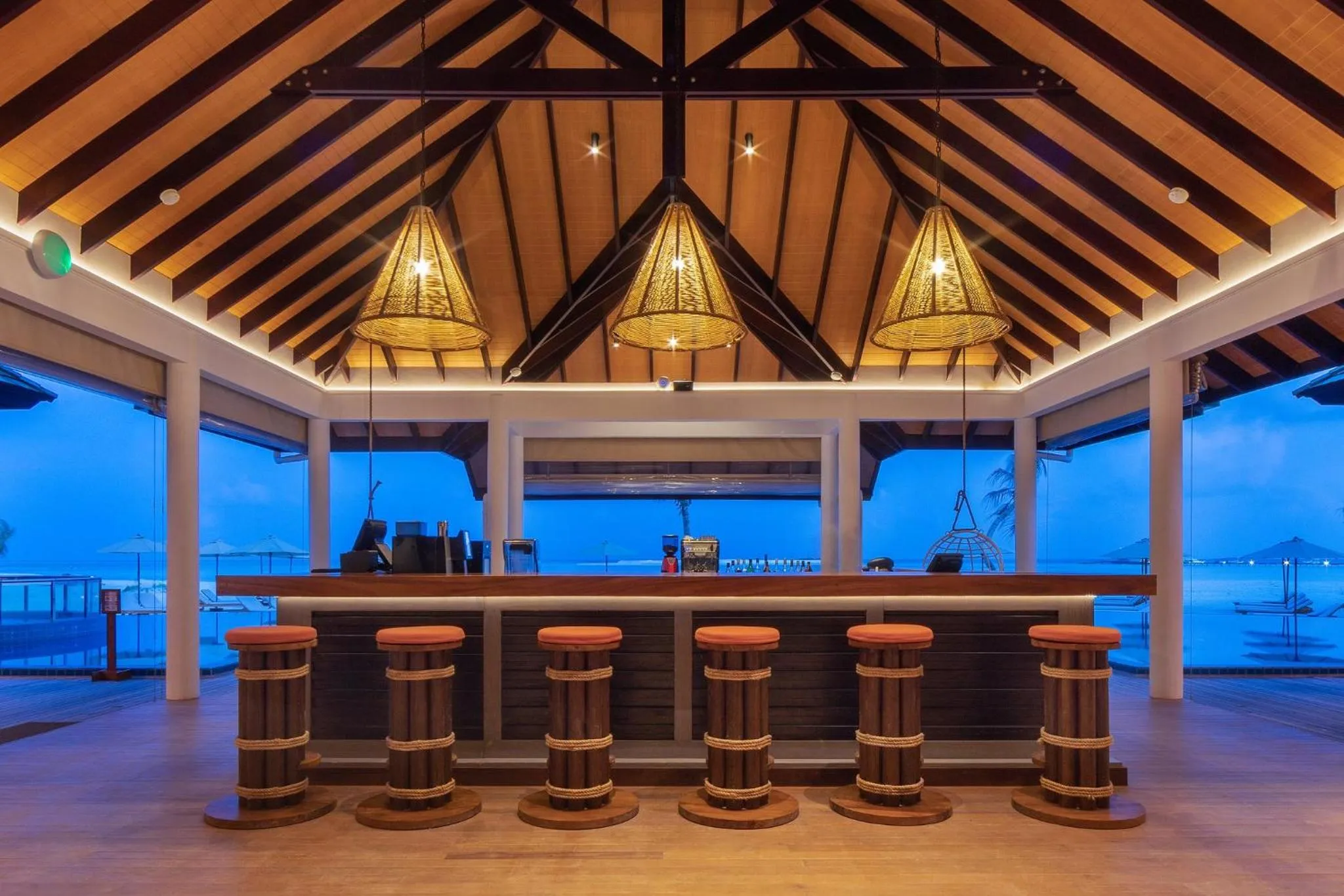 Lounge or bar in Cinnamon Hakuraa Huraa Maldives - Adults-Only