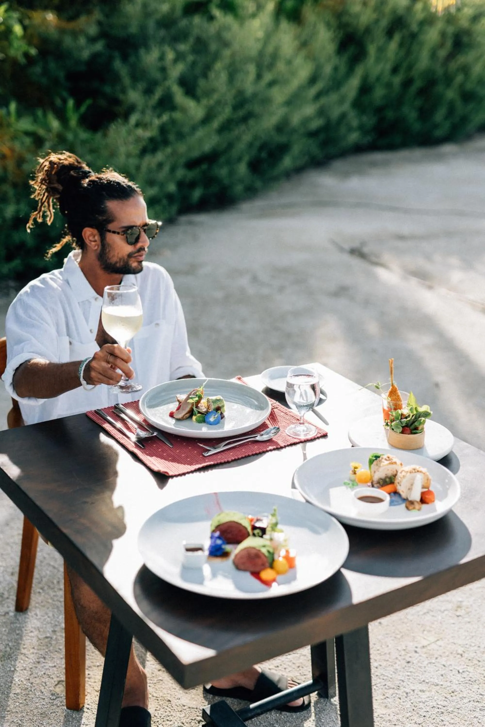 Food and drinks in Cinnamon Hakuraa Huraa Maldives - Adults-Only