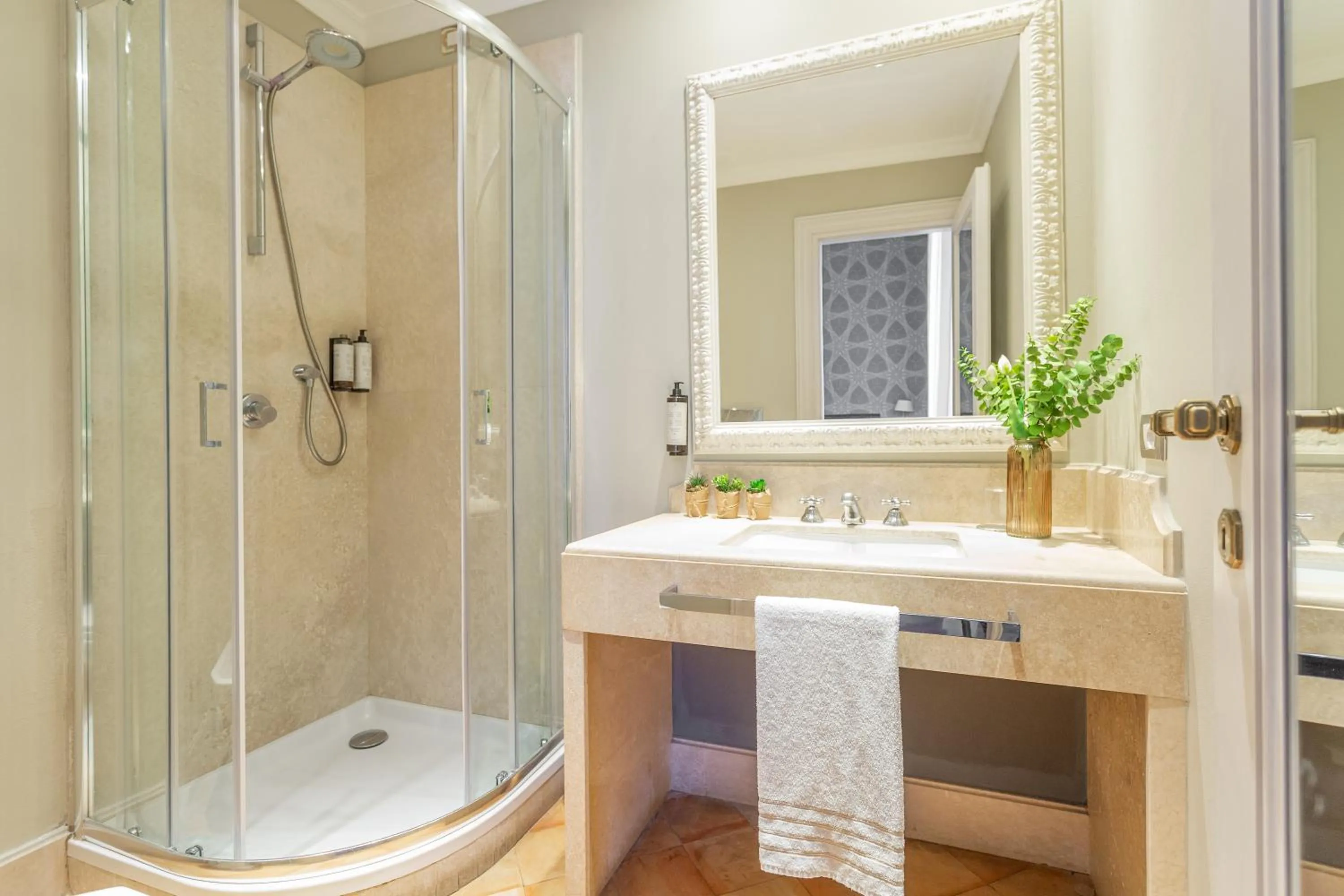 Shower in Hotel Parrasio