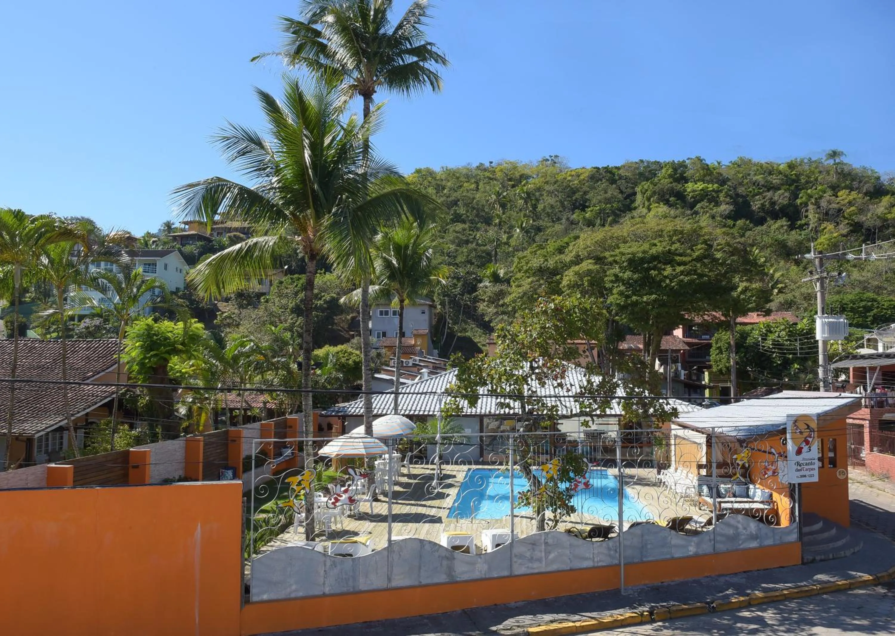 Property building in Recanto das Carpas