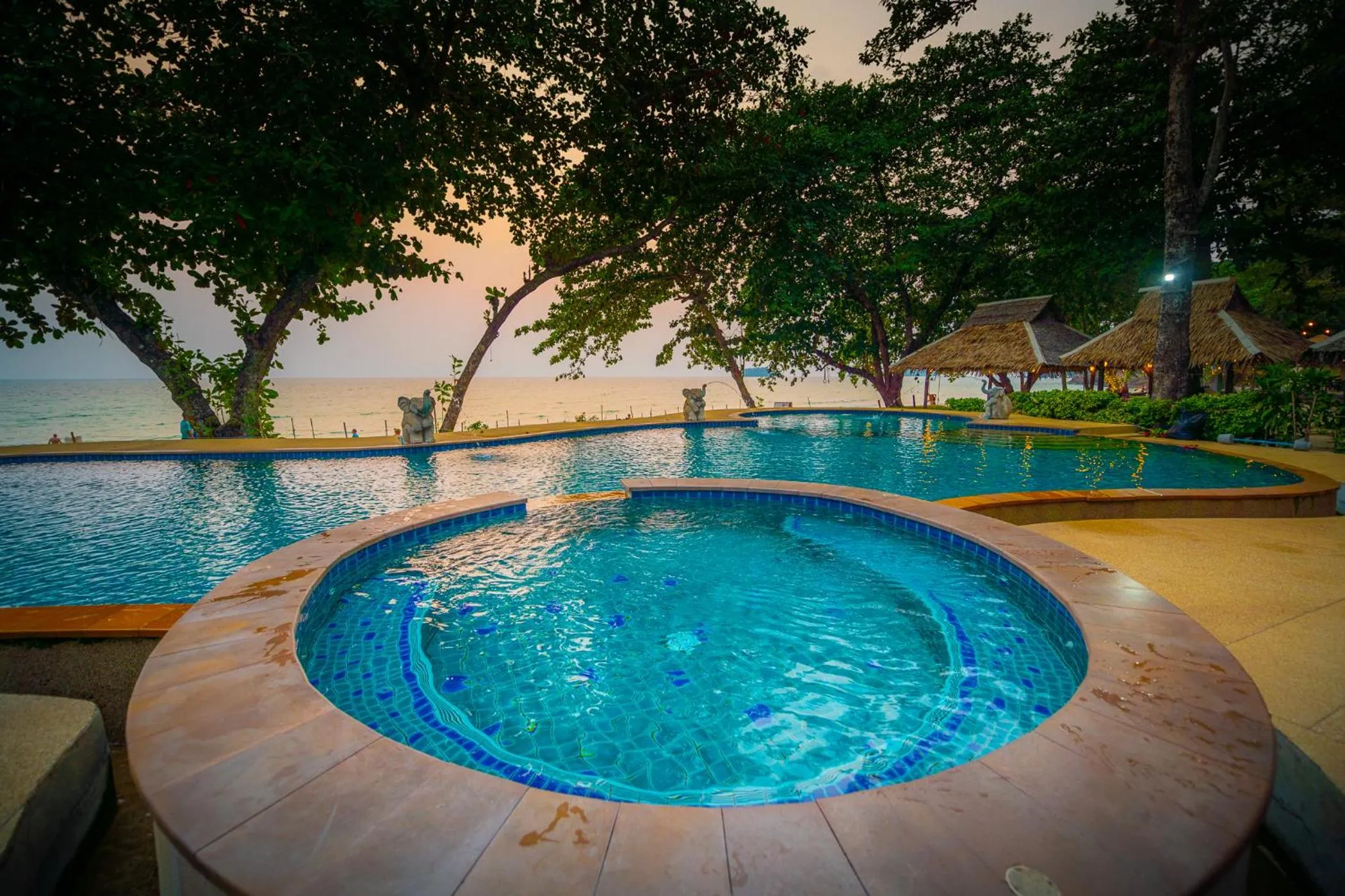 Swimming pool in Siam Beach Resort