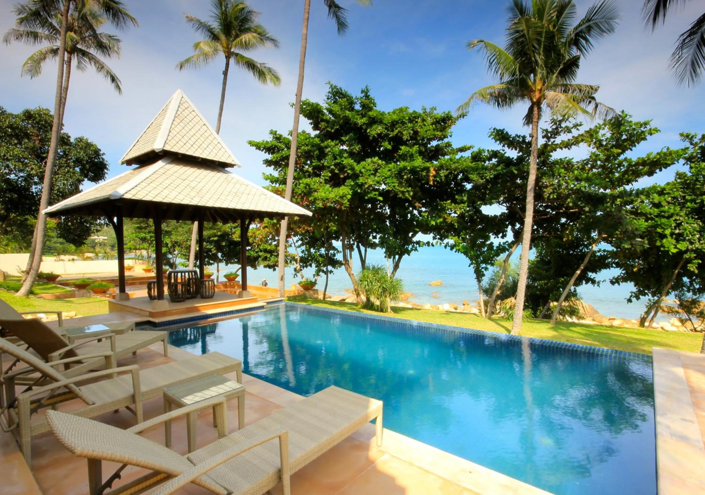 Swimming pool in Pawanthorn Samui - SHA Plus