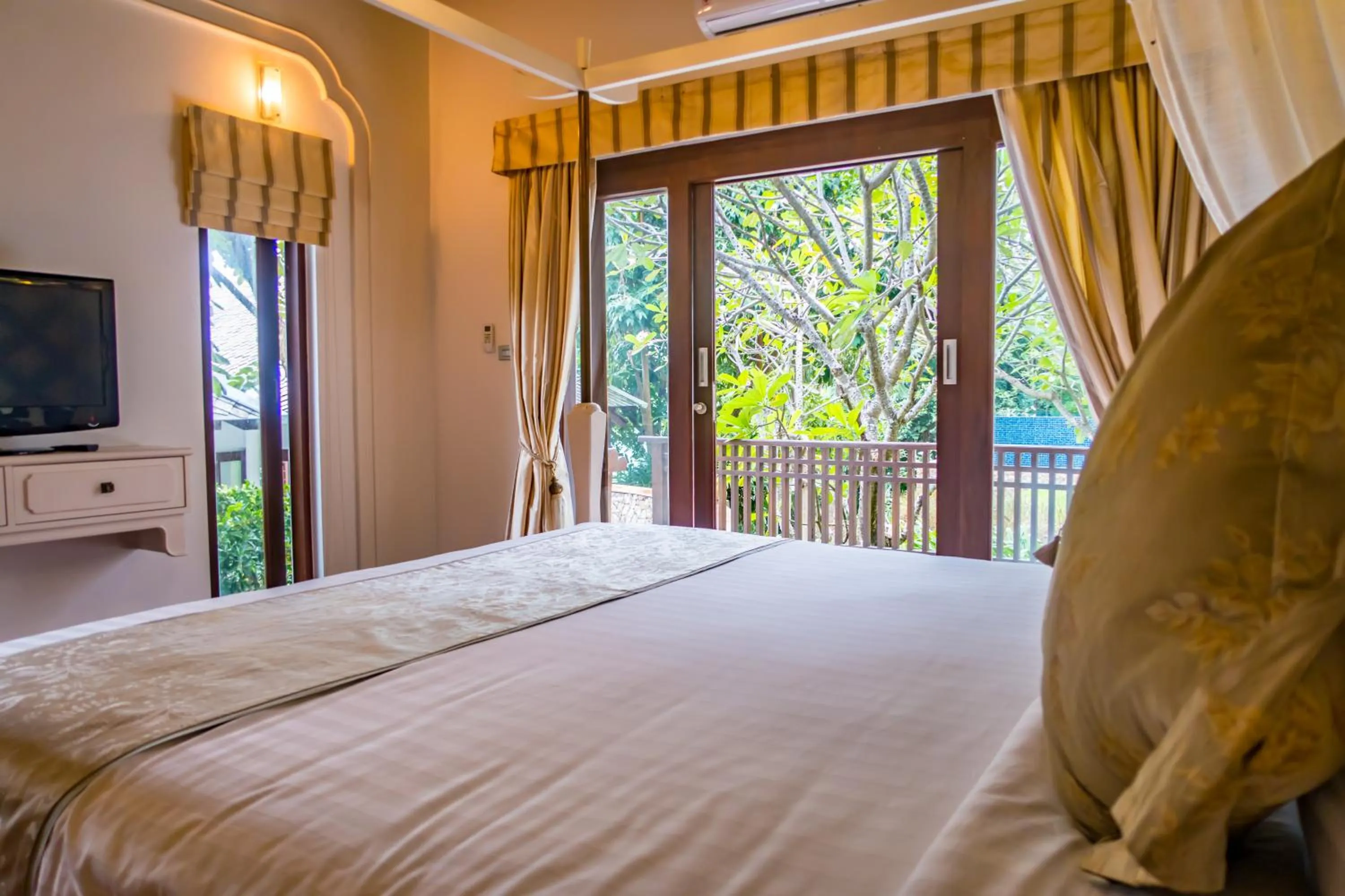 Bed in Pawanthorn Samui - SHA Plus