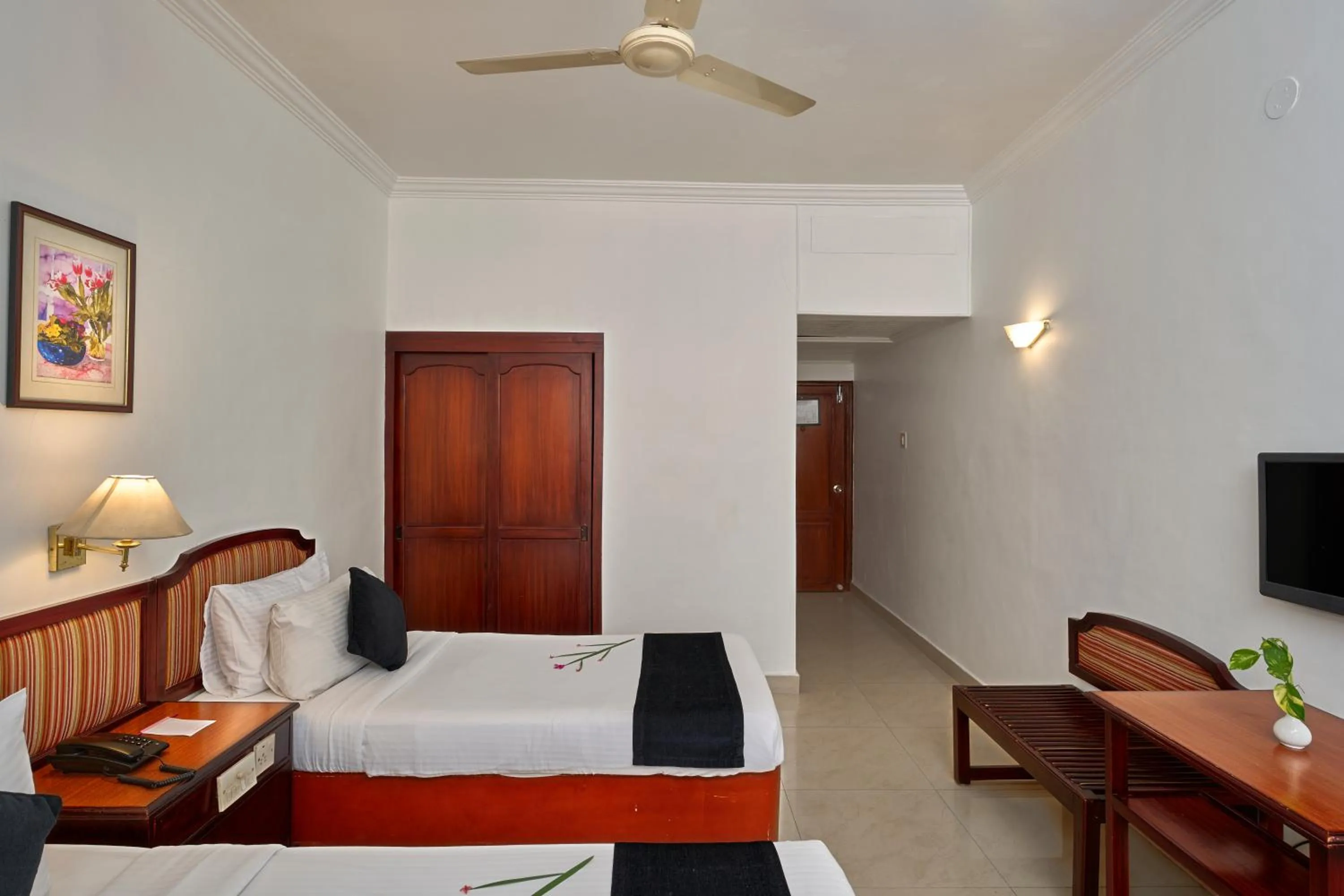 Photo of the whole room, Bed in Abad Fort