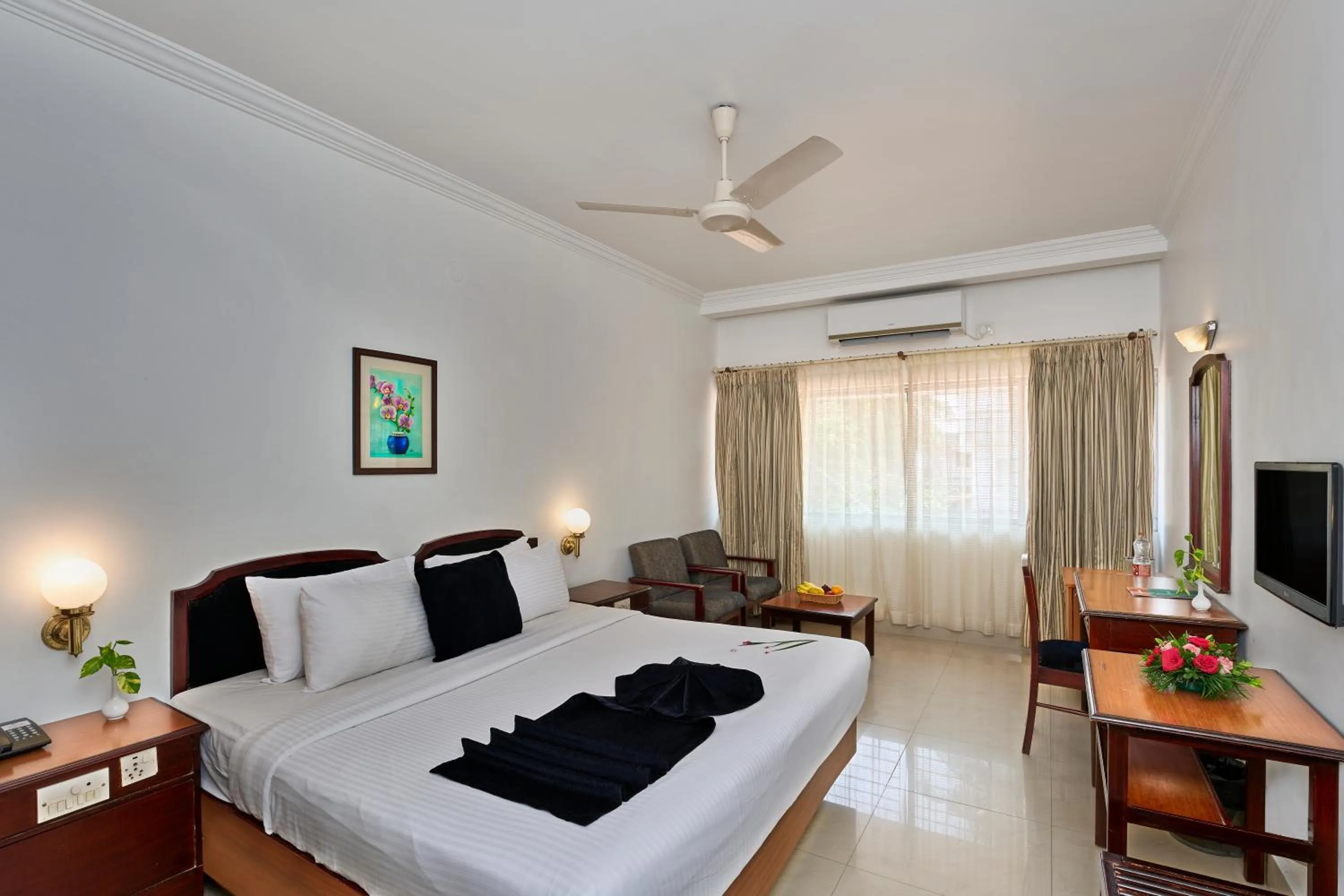 Photo of the whole room, Bed in Abad Fort