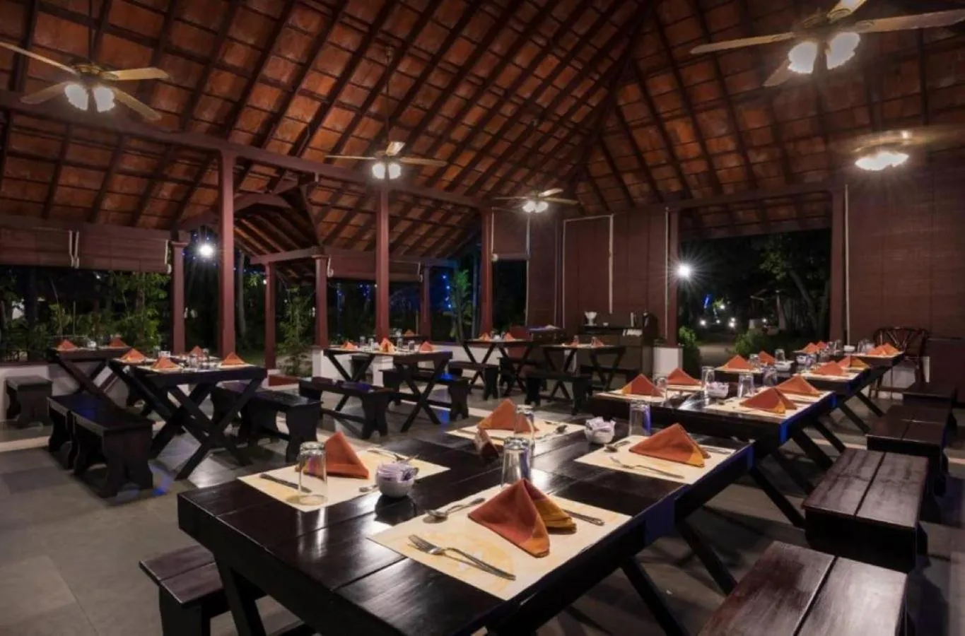 Restaurant/places to eat in Abad Turtle Beach