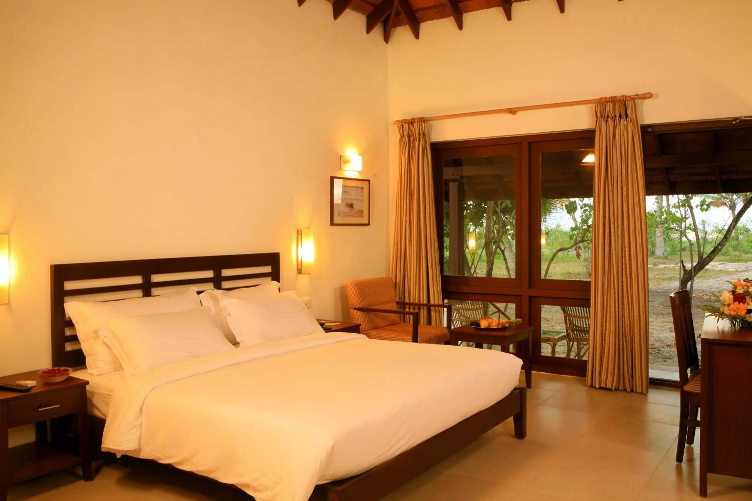Photo of the whole room, Bed in Abad Turtle Beach