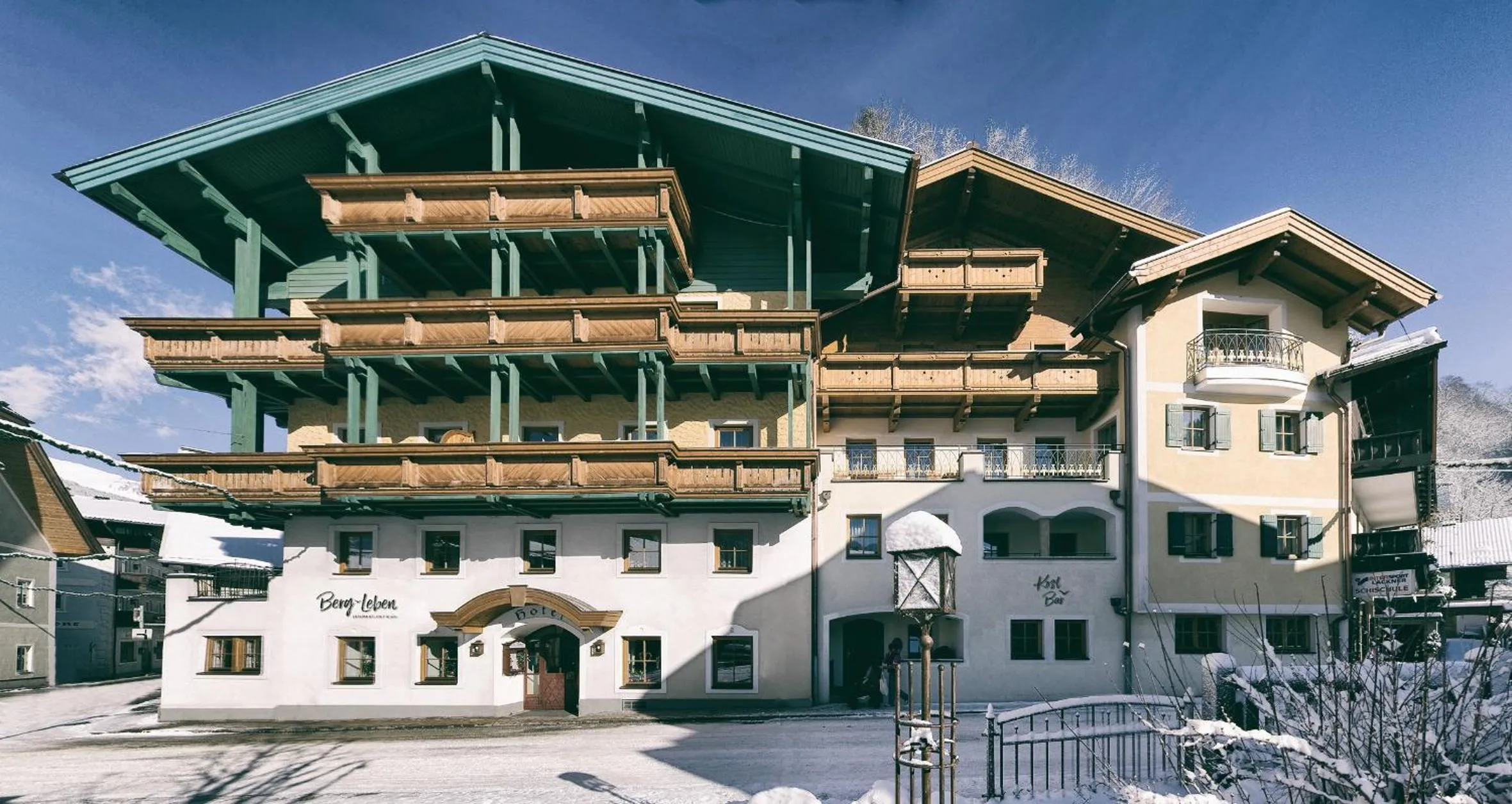 Property building in Berg-Leben