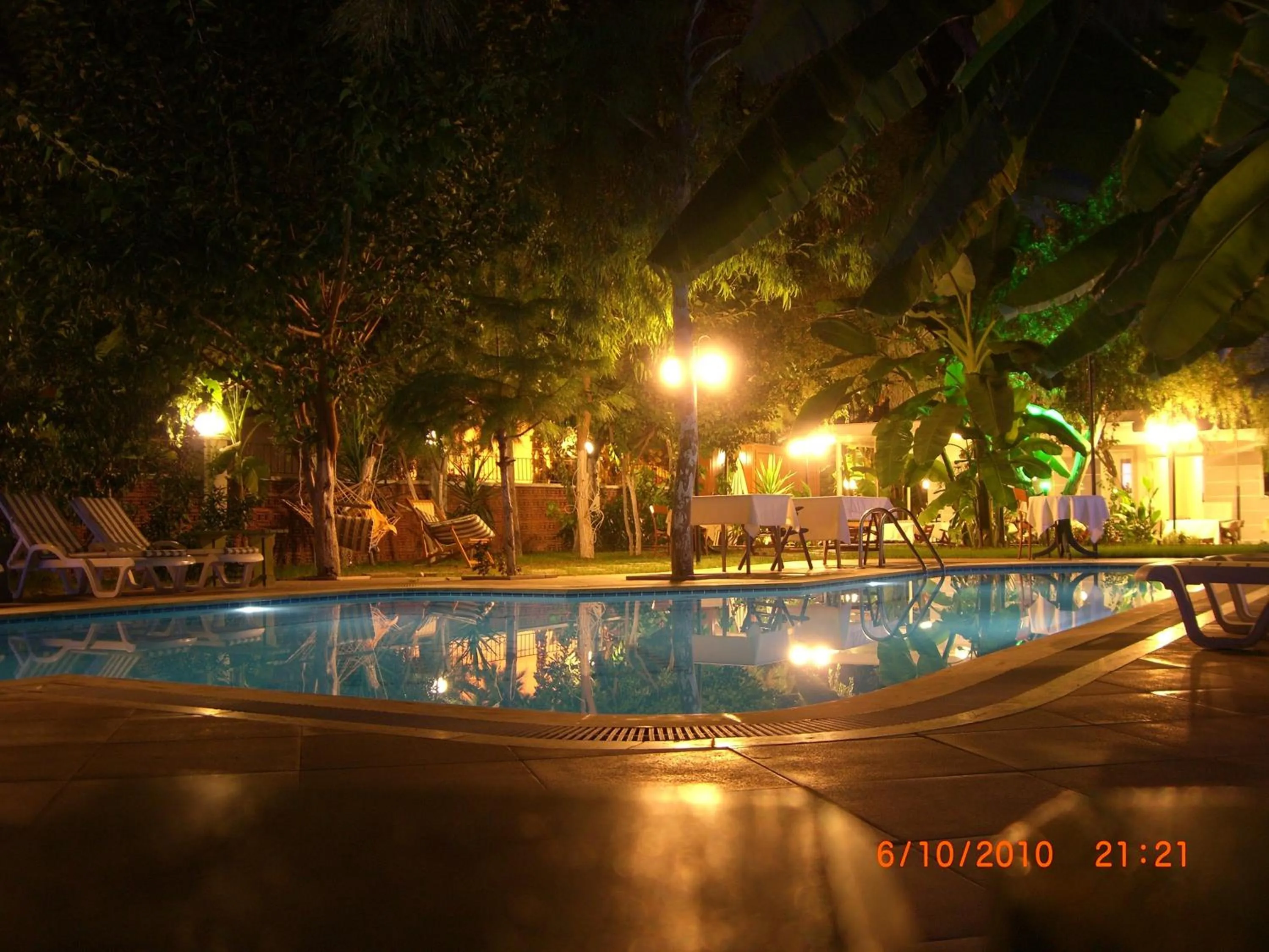 Night in Hotel Vanilla