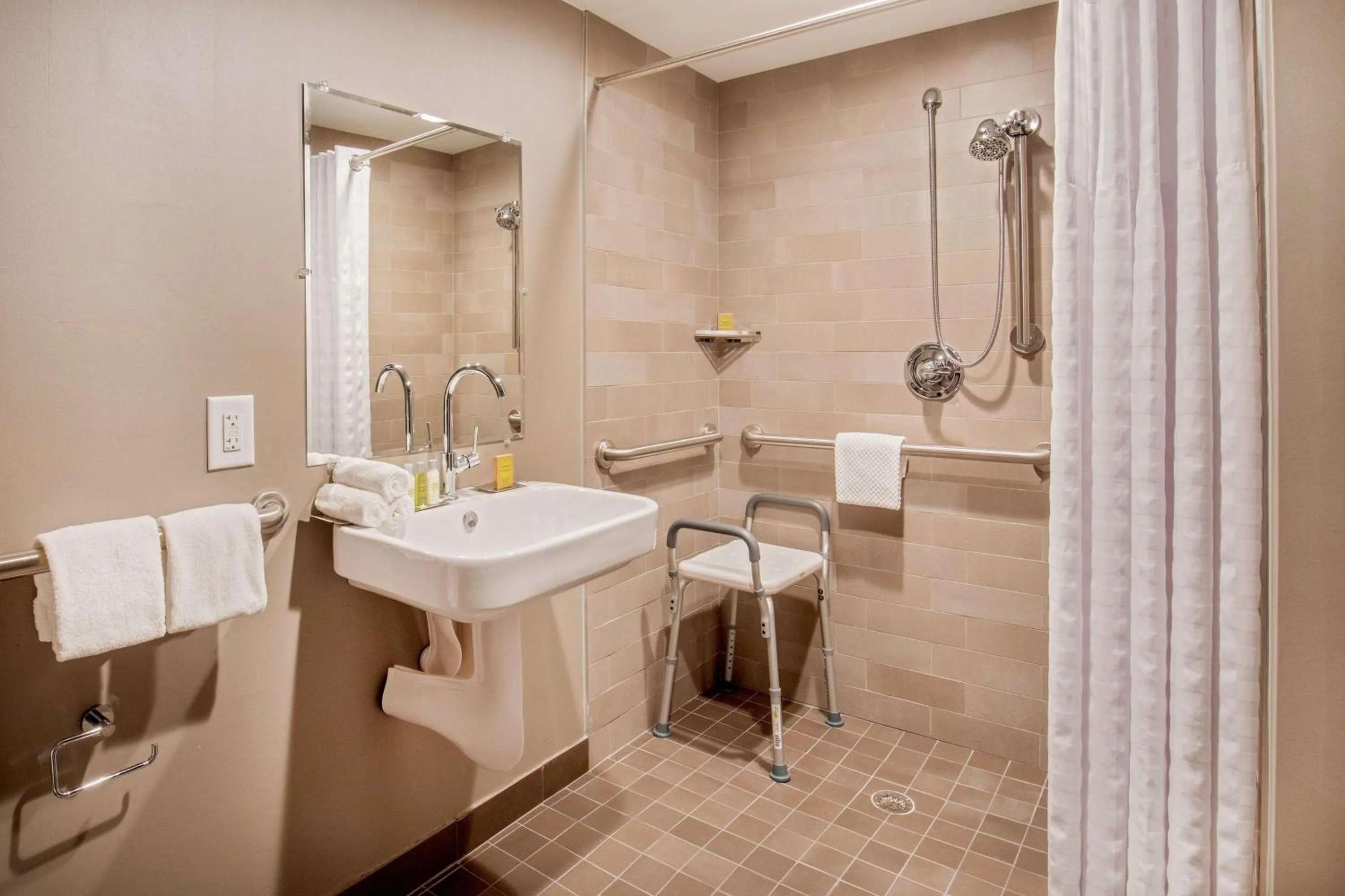 Bathroom in DoubleTree by Hilton Atlanta Northwest/Marietta