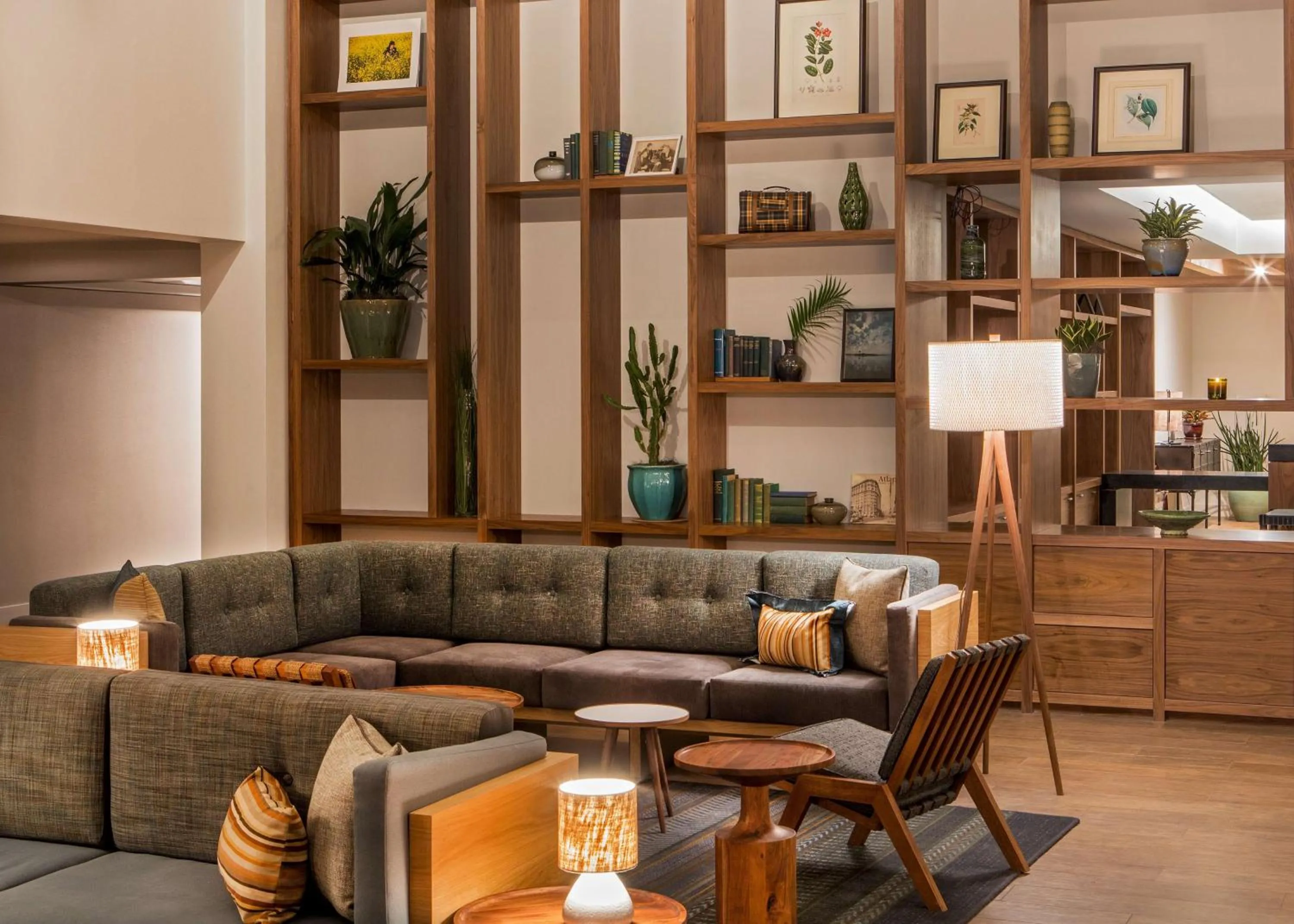 Living room in DoubleTree by Hilton Atlanta Northwest/Marietta