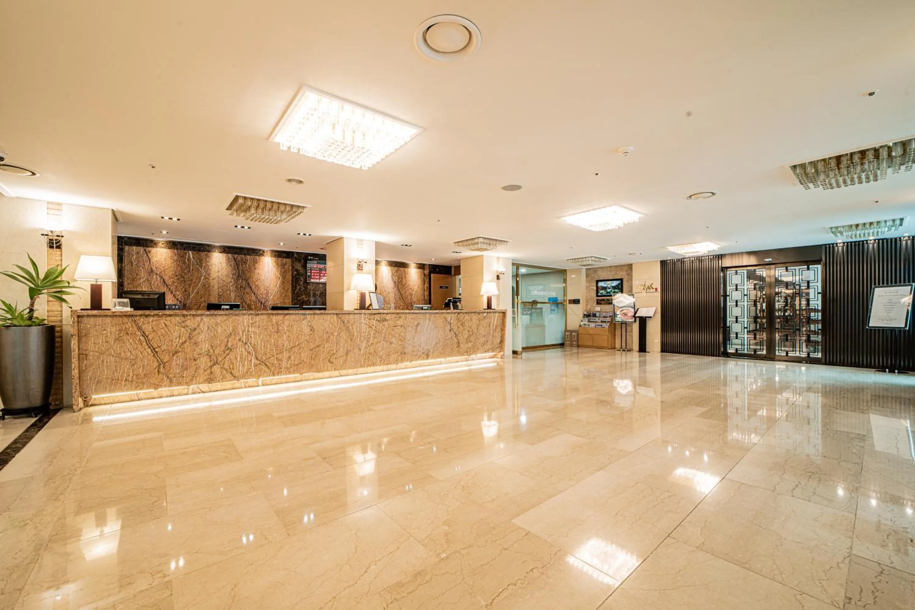 Lobby or reception in Hotel Geumosan