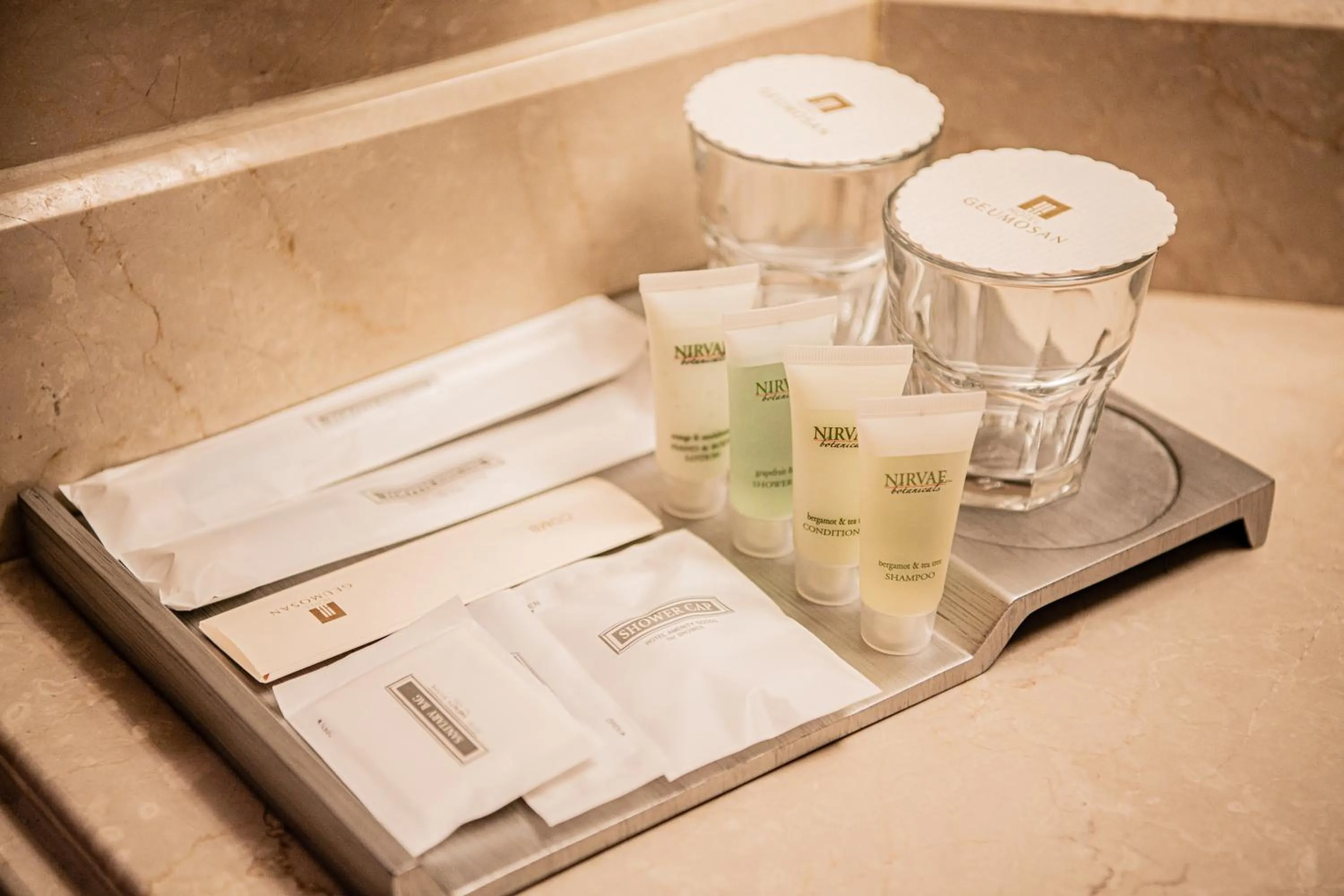 Shower in Hotel Geumosan