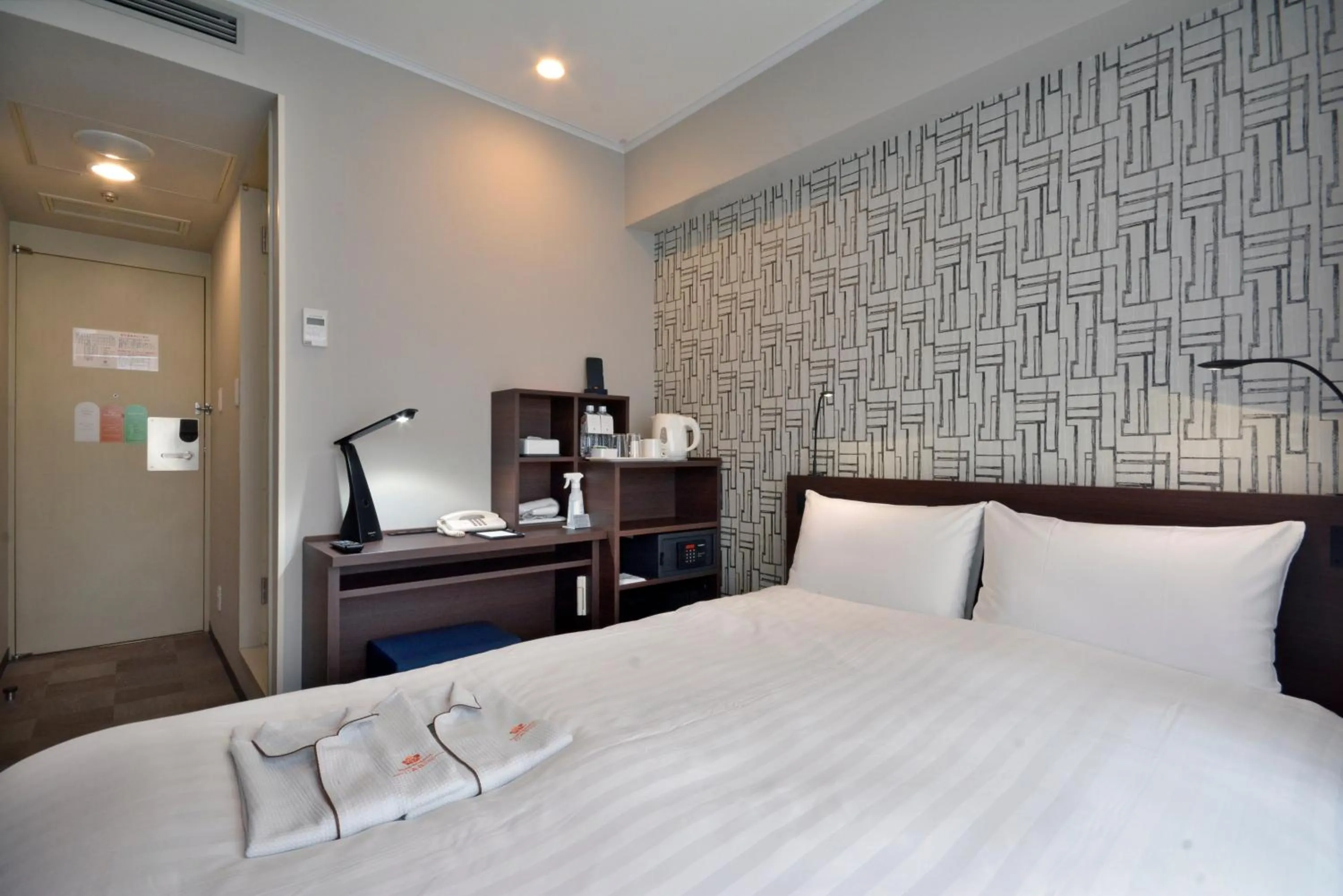 Photo of the whole room, Bed in Premier Hotel Cabin Shinjuku