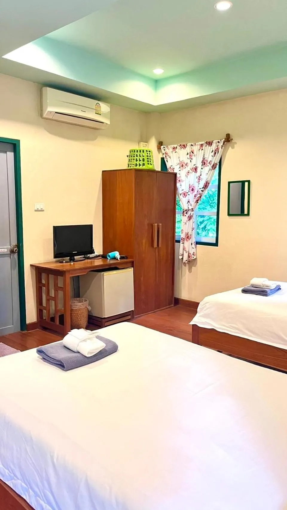 Photo of the whole room, Bed in Pai Flora Resort