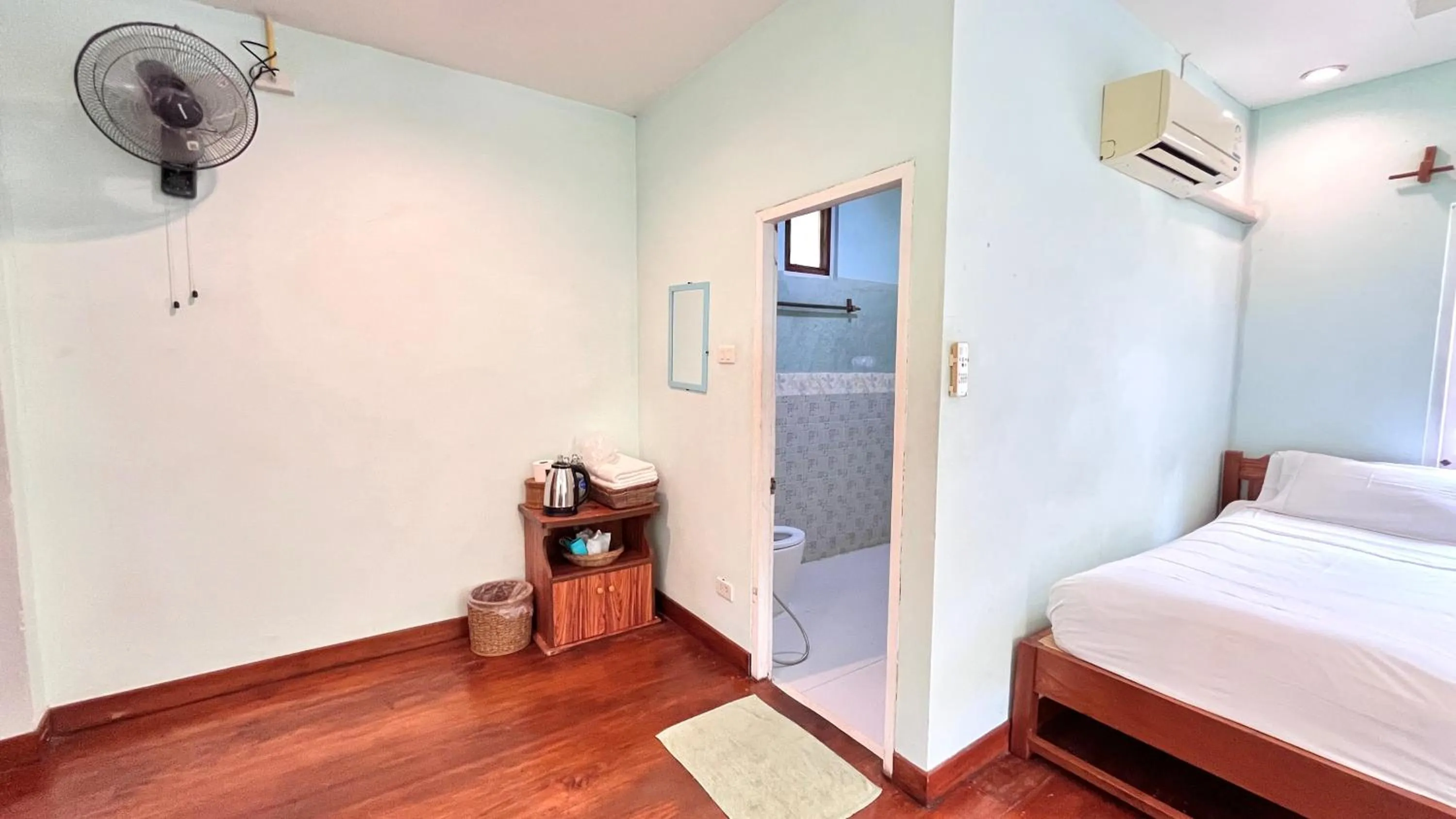 Photo of the whole room, Bed in Pai Flora Resort