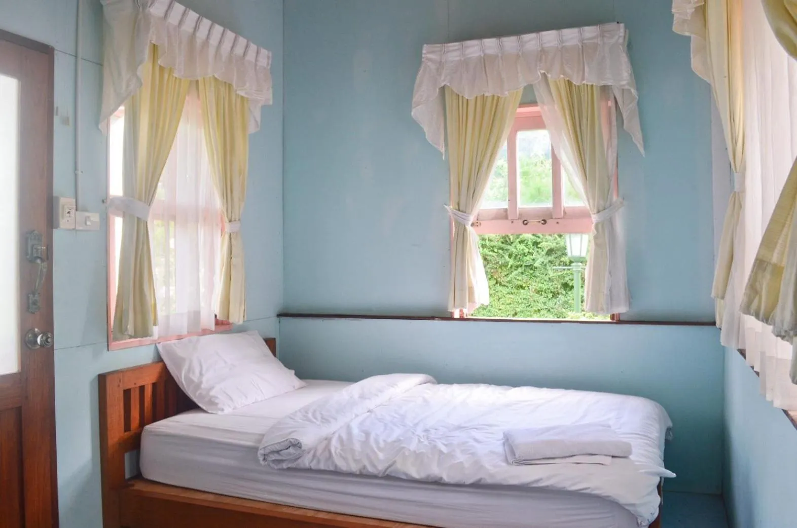 Bed in Pai Flora Resort