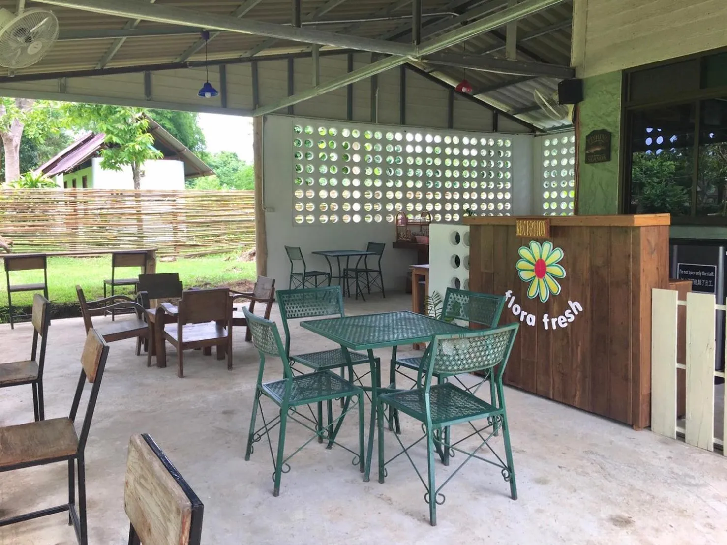 Restaurant/places to eat in Pai Flora Resort