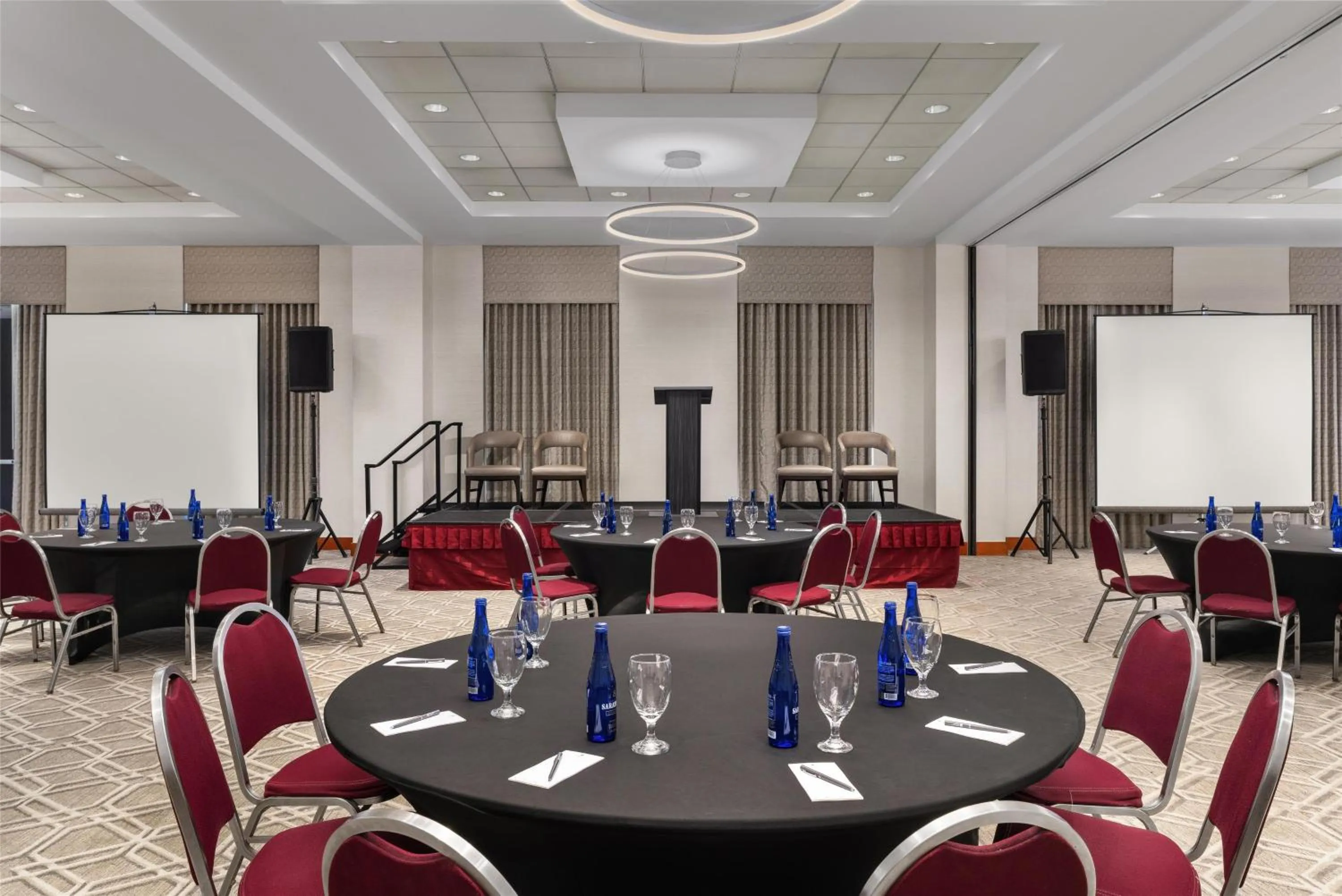 Meeting/conference room in Embassy Suites Boston at Logan Airport