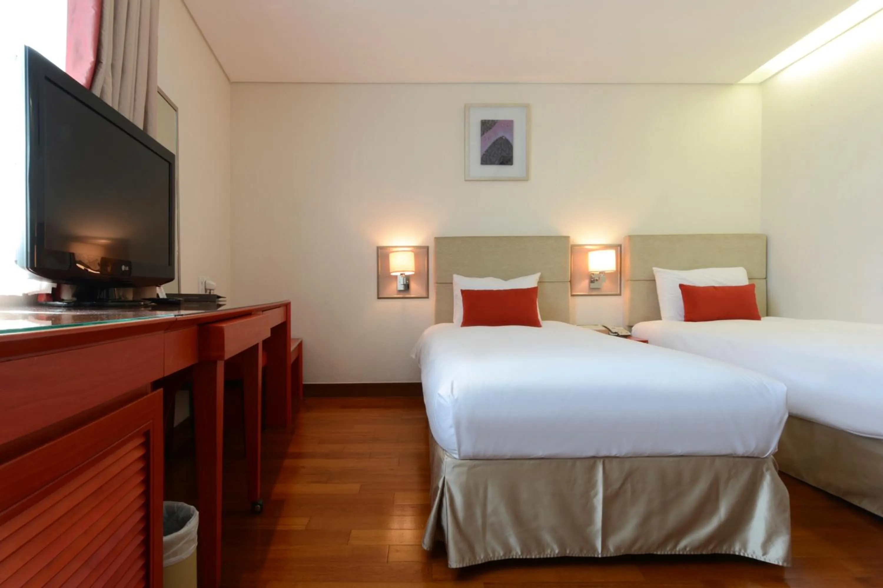 Photo of the whole room, Bed in Hotel Prince Seoul