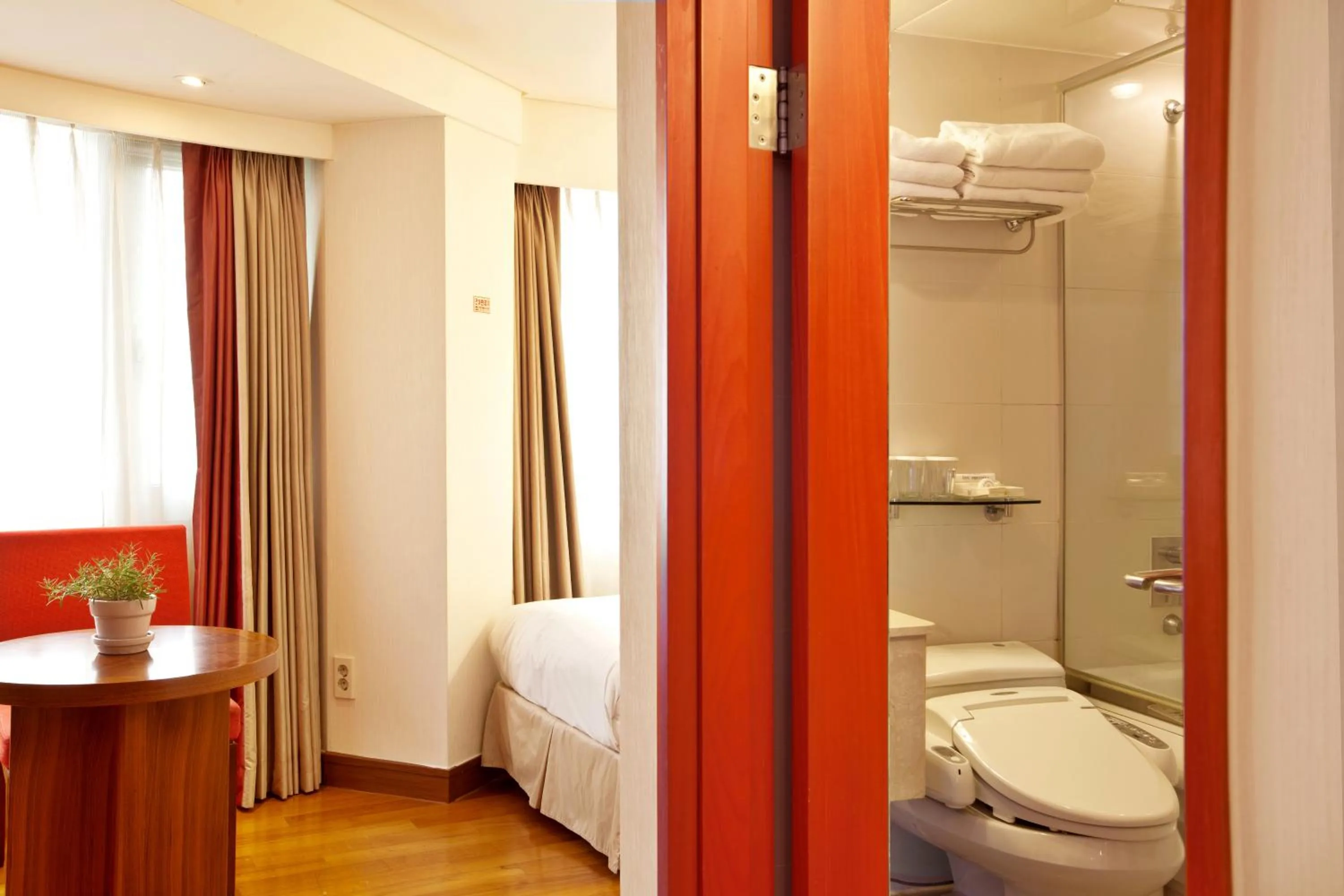 Decorative detail, Bed in Hotel Prince Seoul