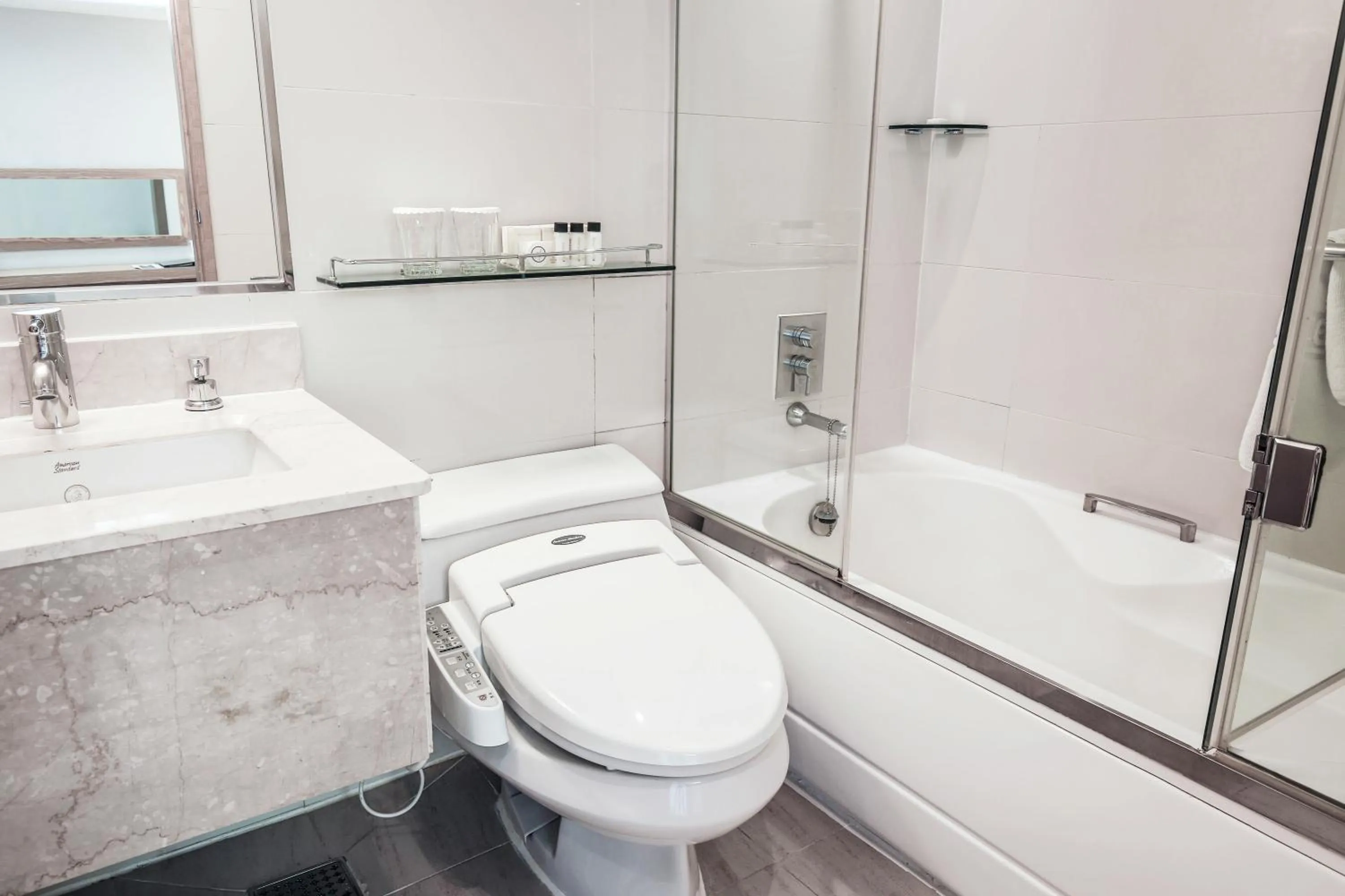 Toilet in Hotel Prince Seoul