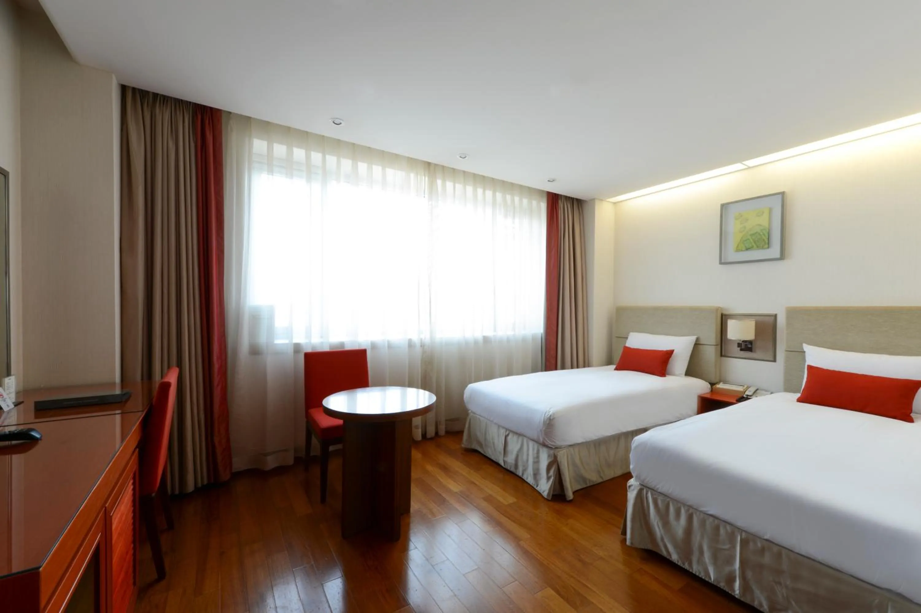 Photo of the whole room, Bed in Hotel Prince Seoul