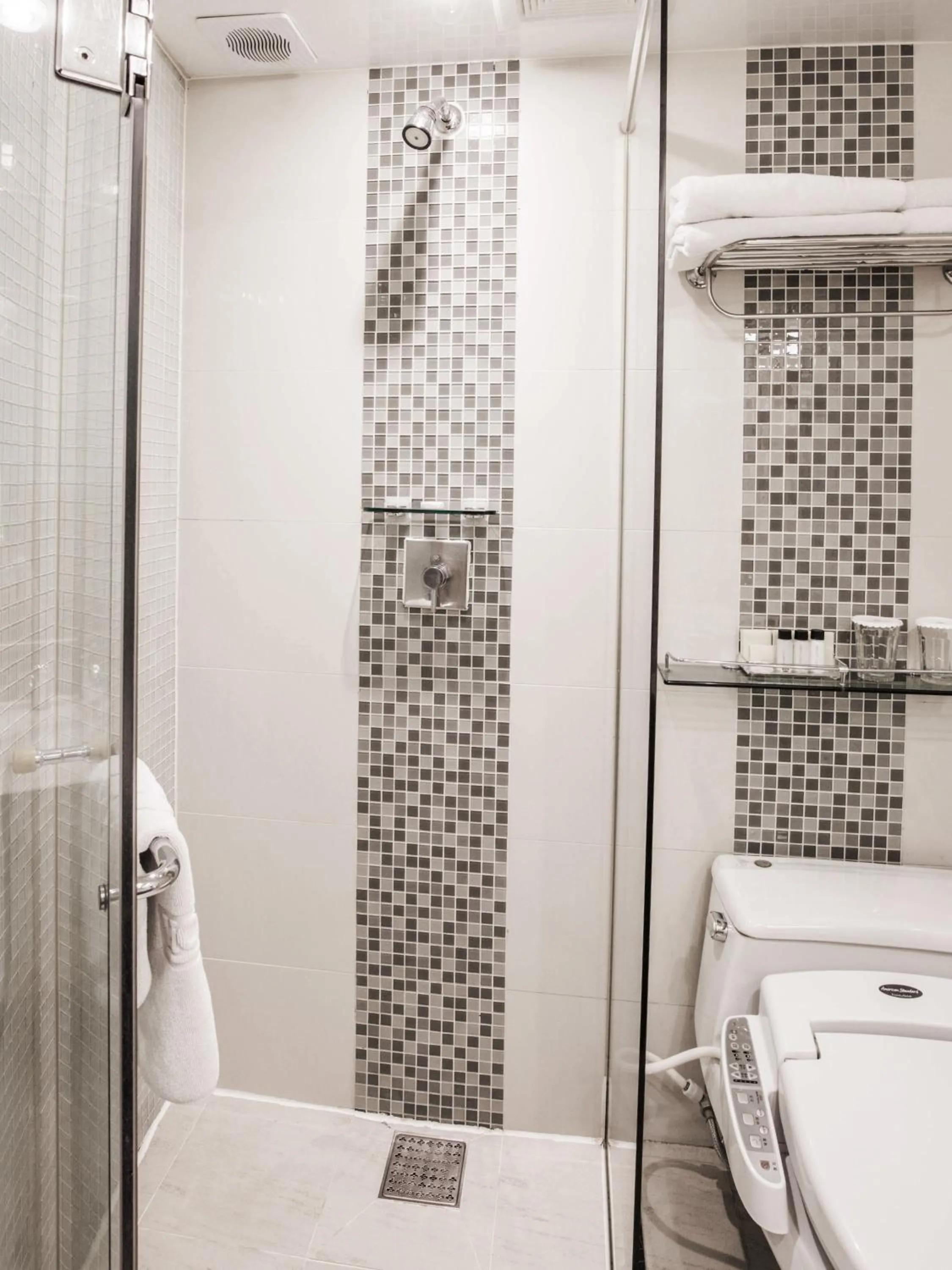 Toilet in Hotel Prince Seoul