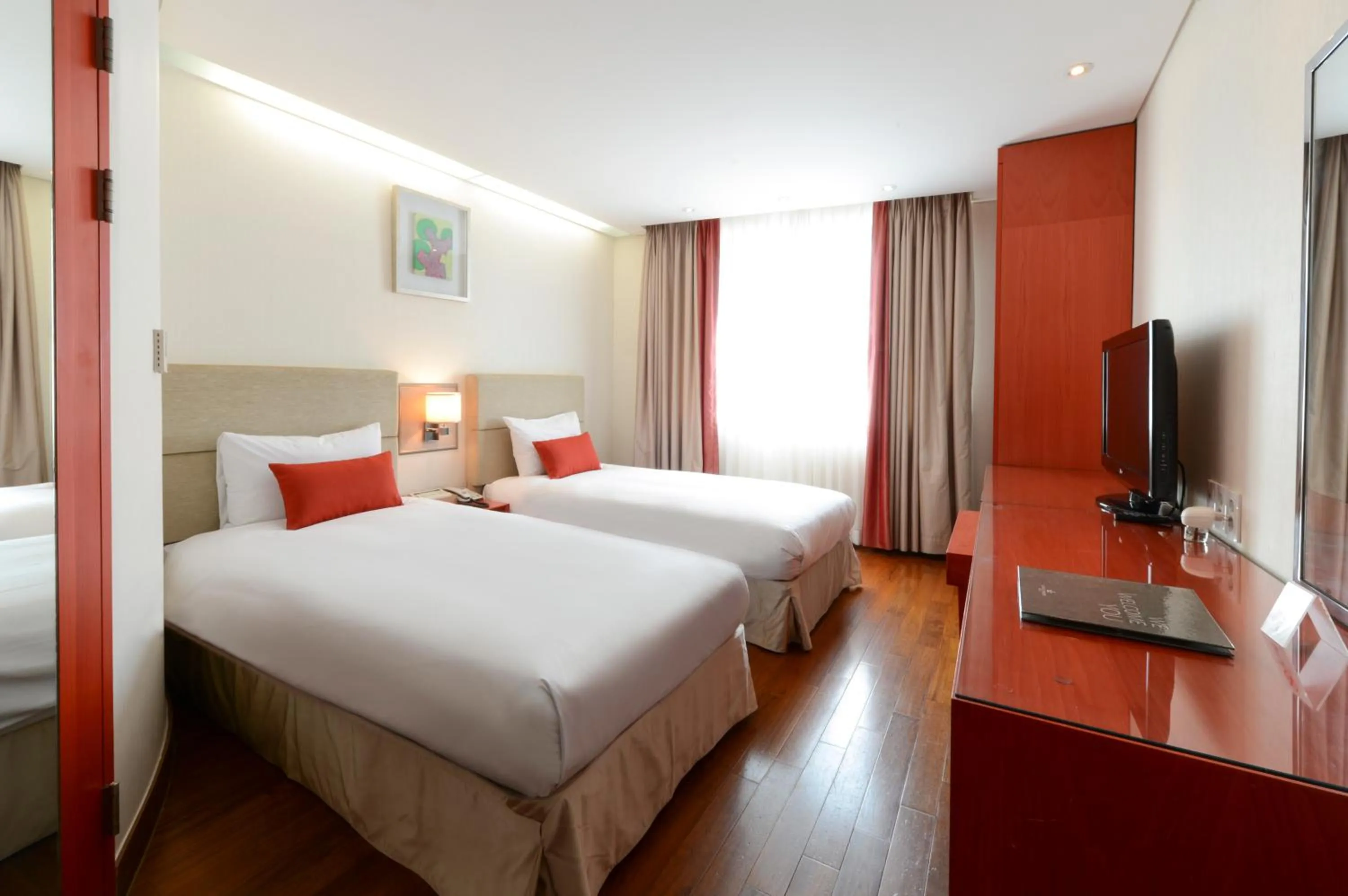 Photo of the whole room, Bed in Hotel Prince Seoul