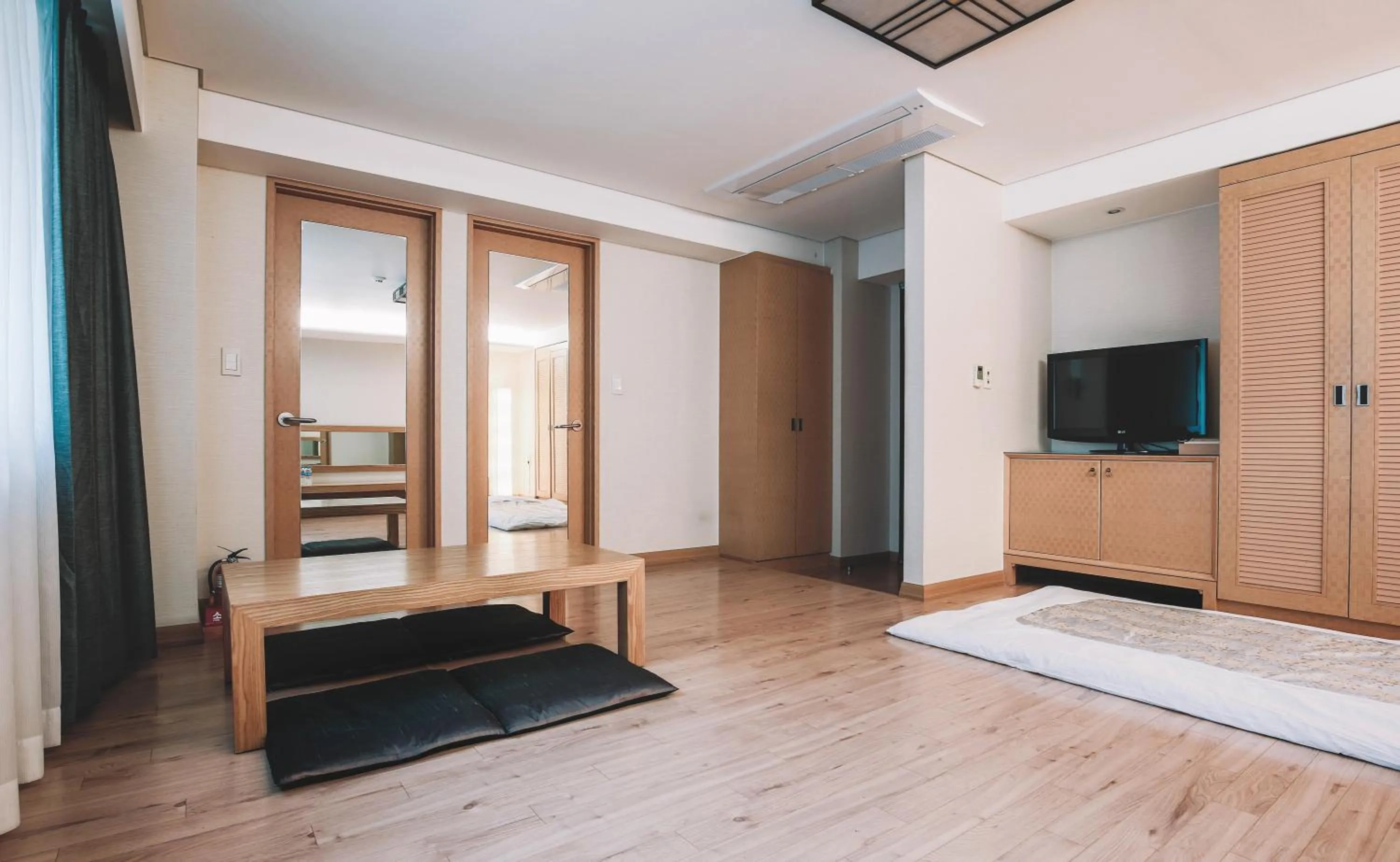 Decorative detail, Bed in Hotel Prince Seoul