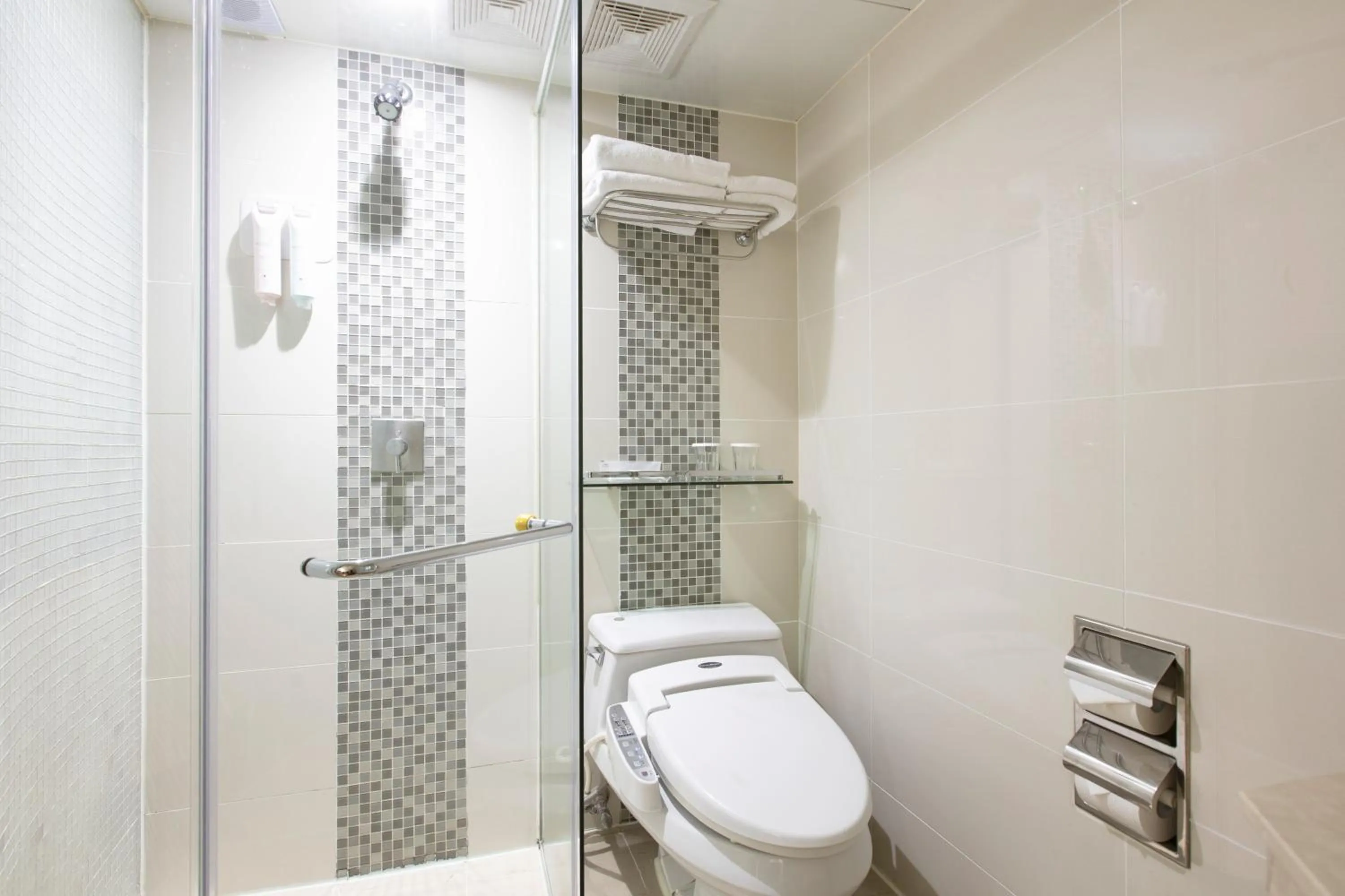 Toilet in Hotel Prince Seoul