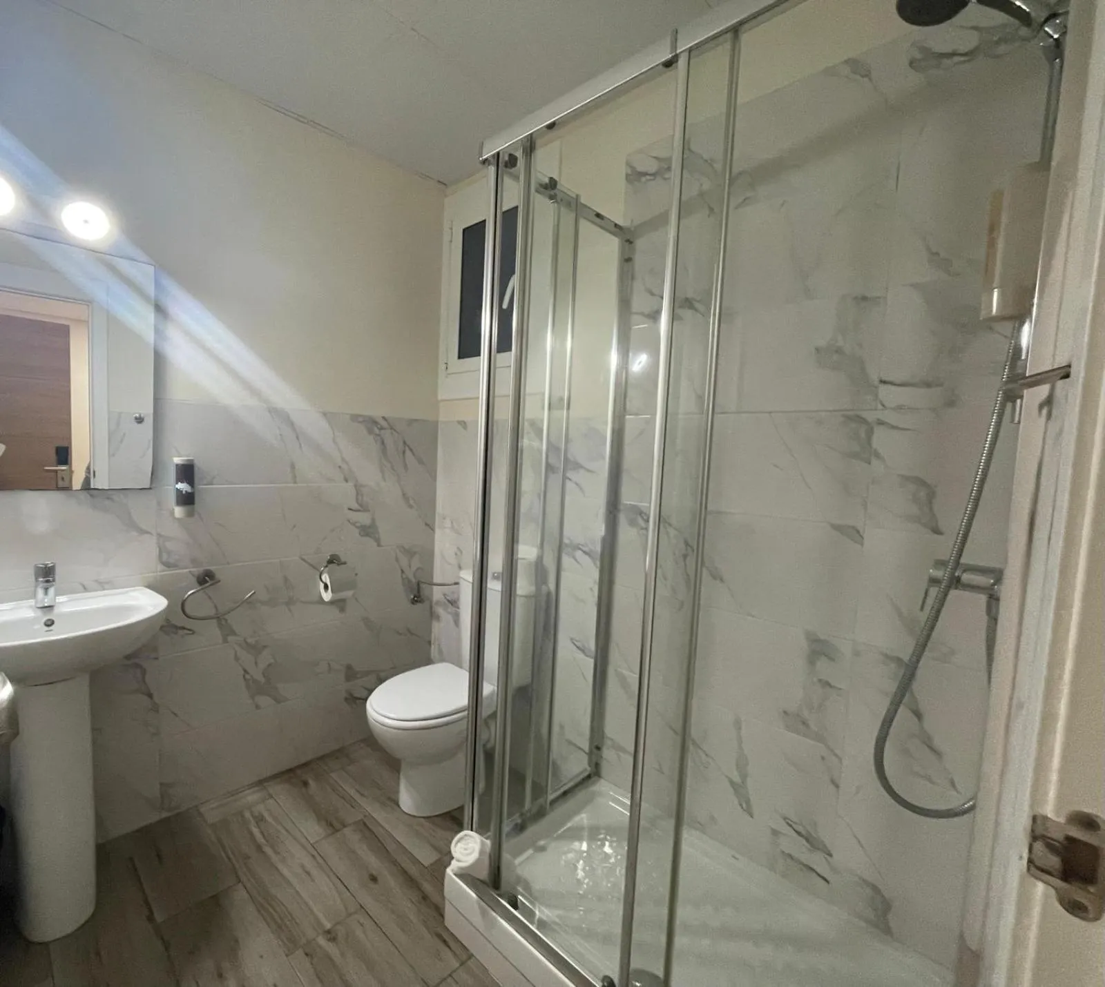 Hostal Balmes Centro