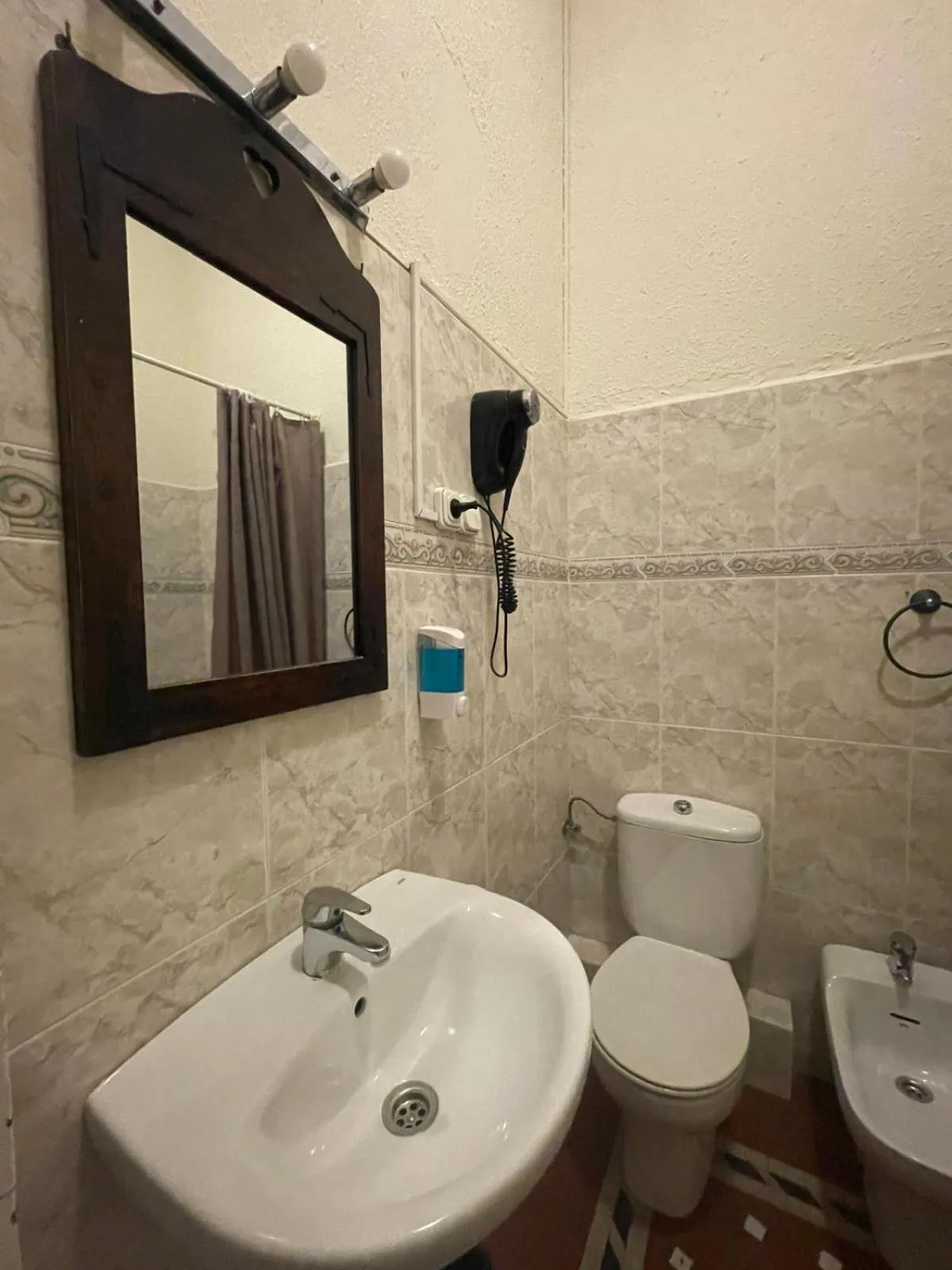 Hostal Balmes Centro