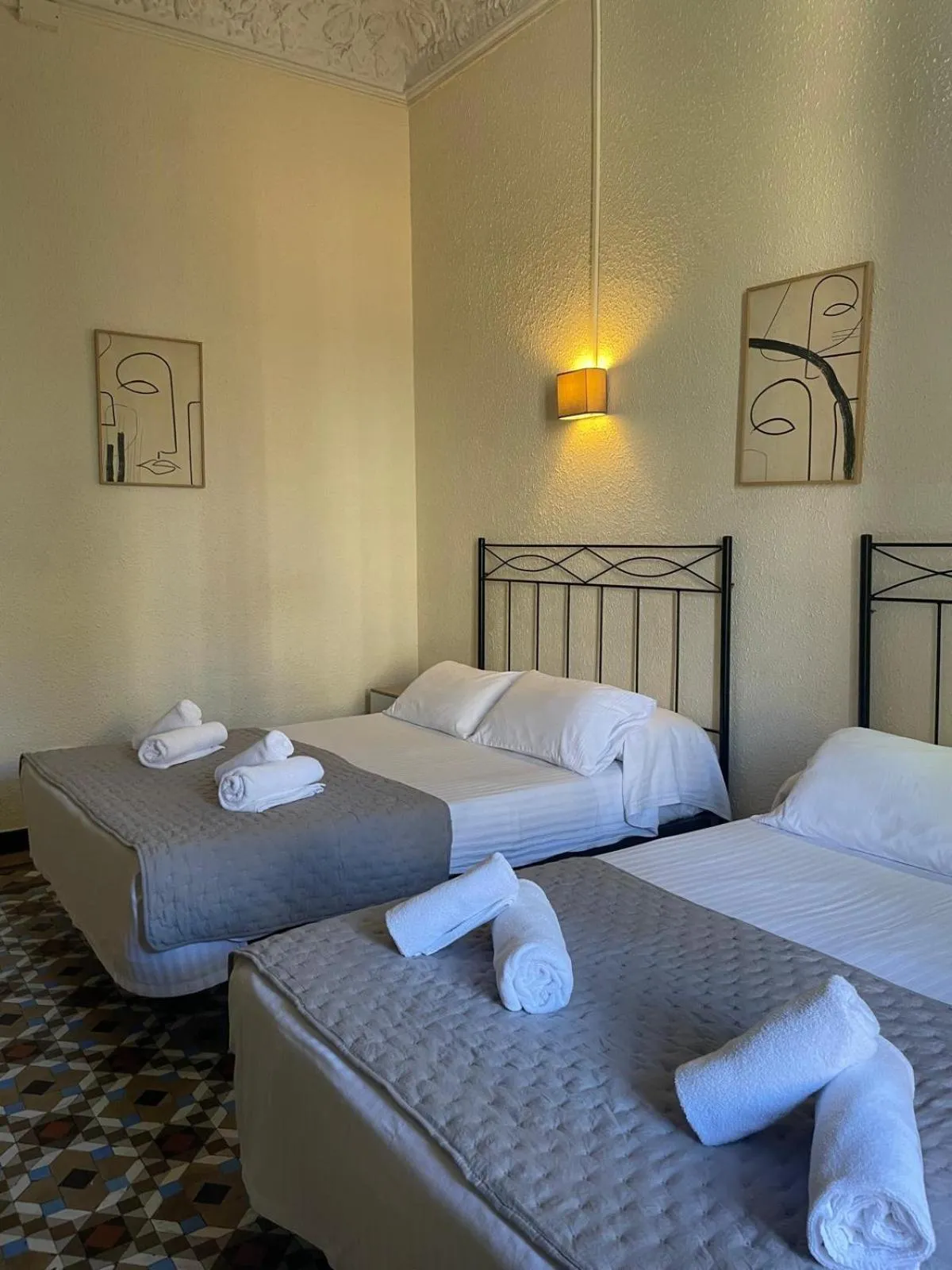 Bed in Hostal Balmes Centro