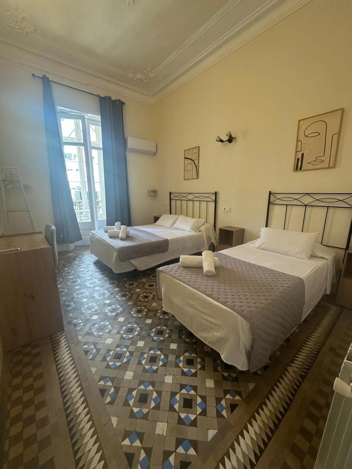 Bed in Hostal Balmes Centro
